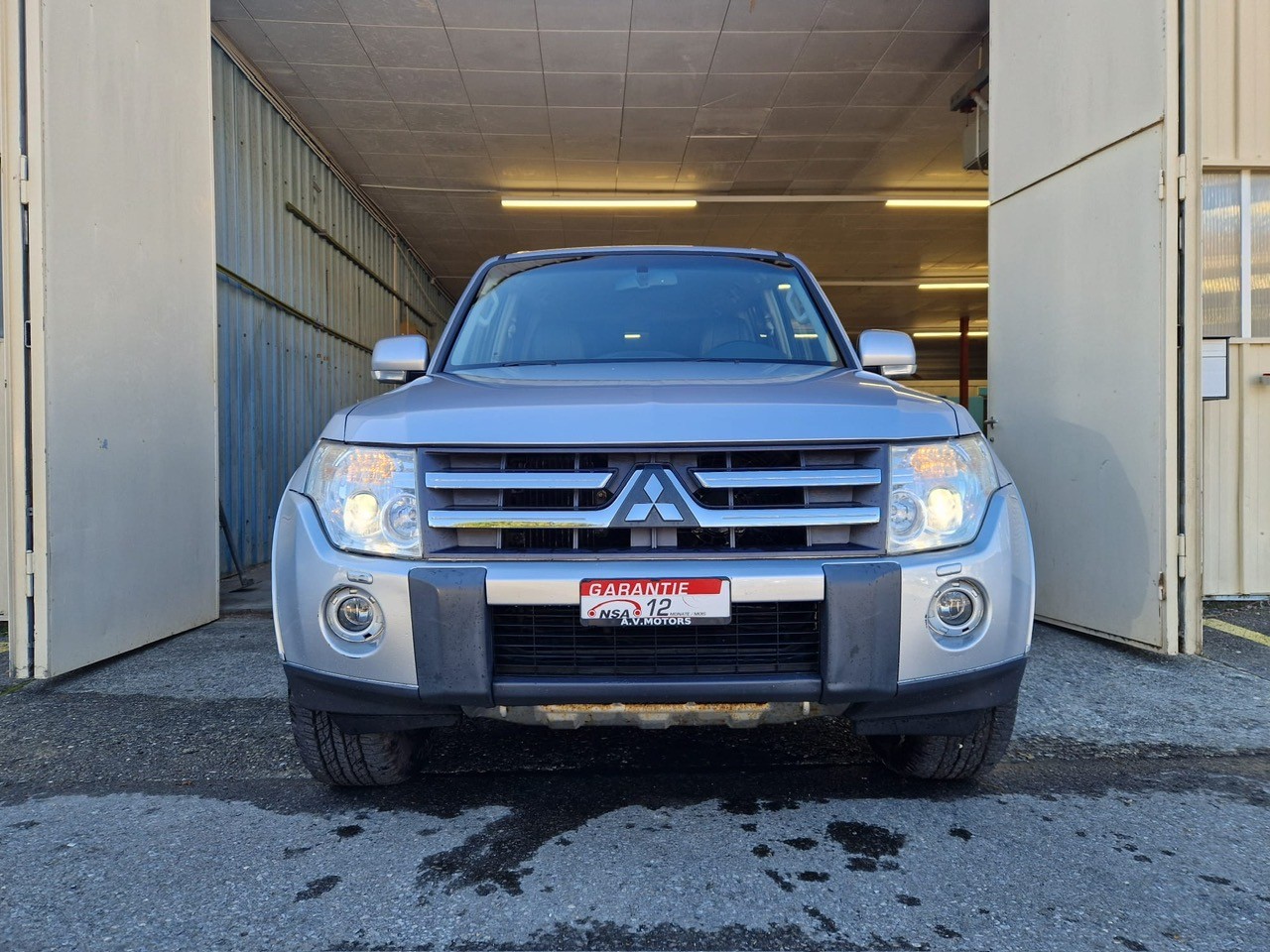 MITSUBISHI Pajero 3.2 DI-D Intense Automatic-showroom-element-2
