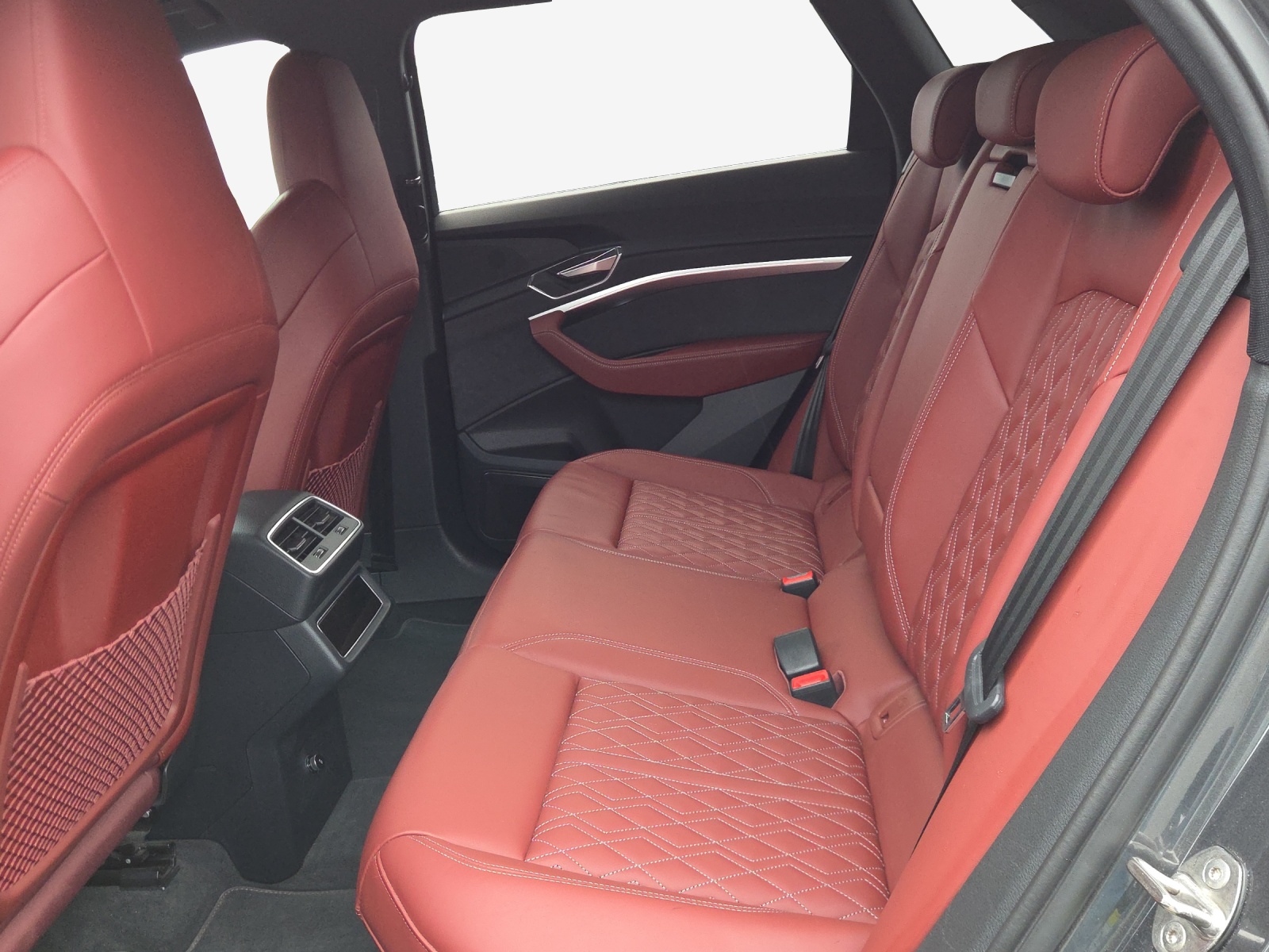 AUDI e-tron S quattro-image-11