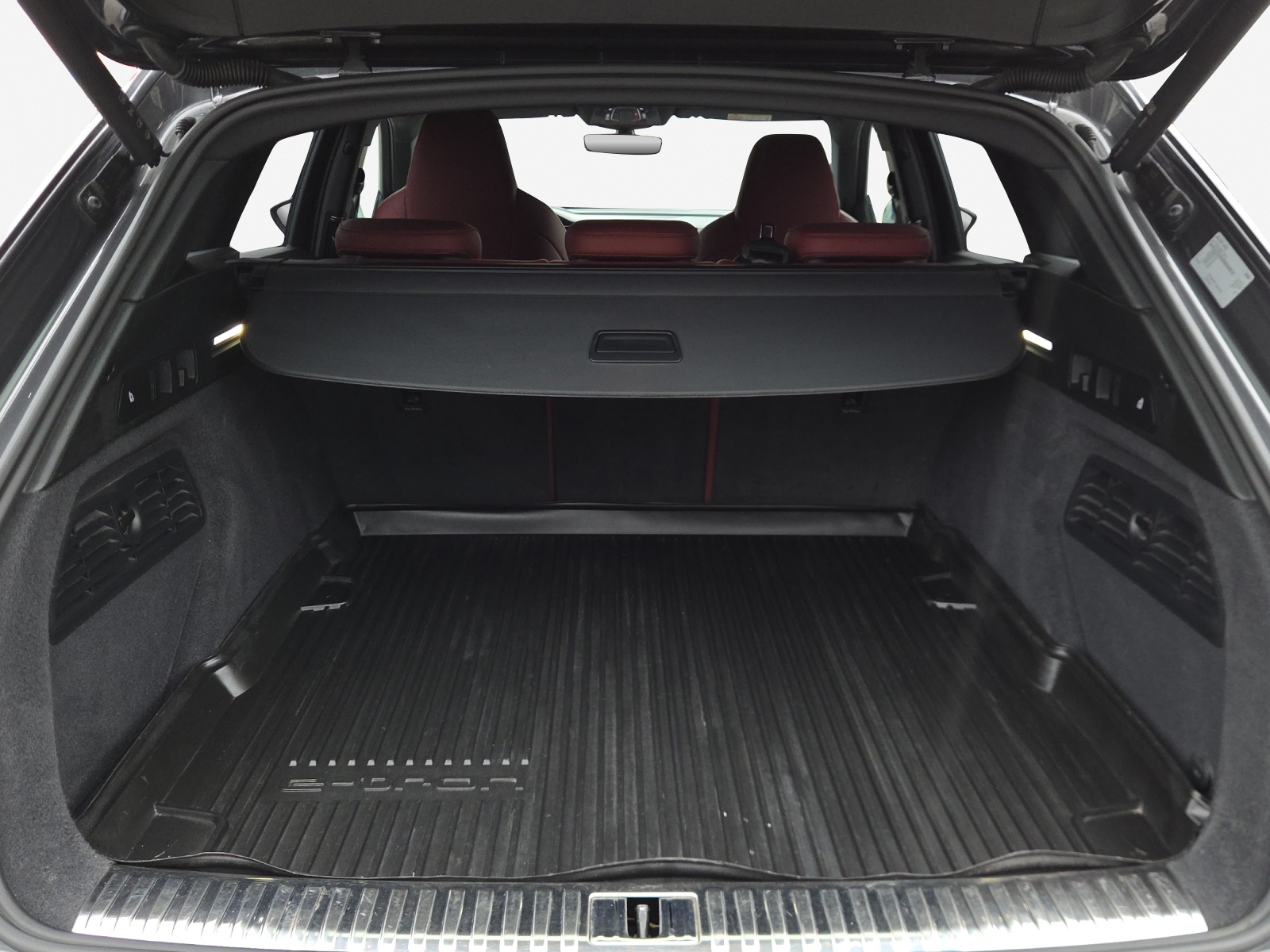 AUDI e-tron S quattro-image-12