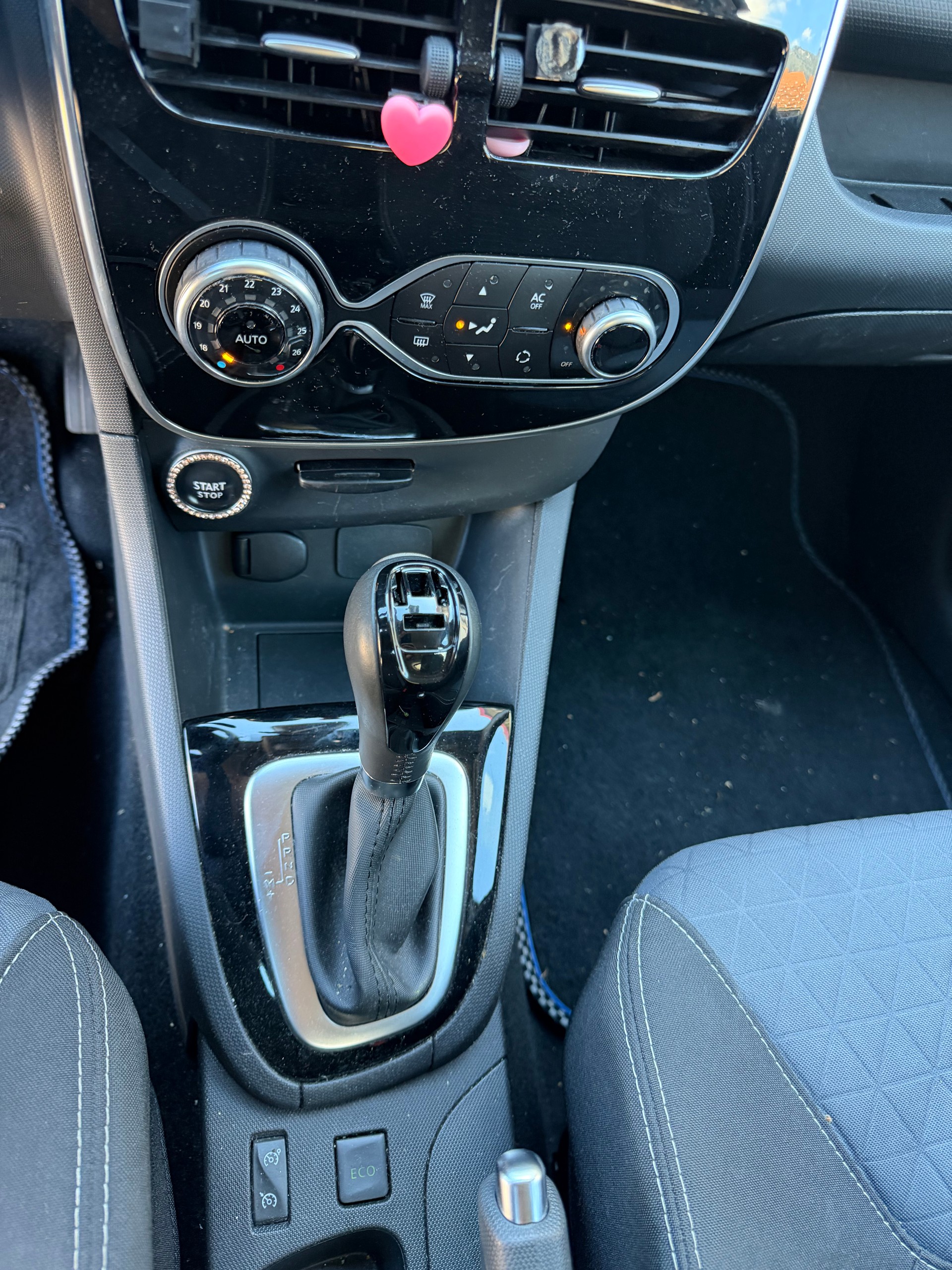 RENAULT Clio 1.2 16V T Dynamique EDC-image-8