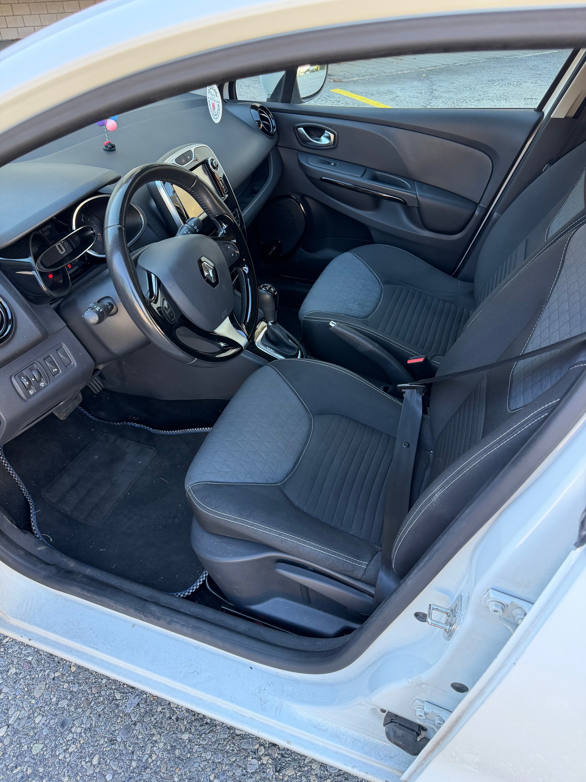 RENAULT Clio 1.2 16V T Dynamique EDC-image-7