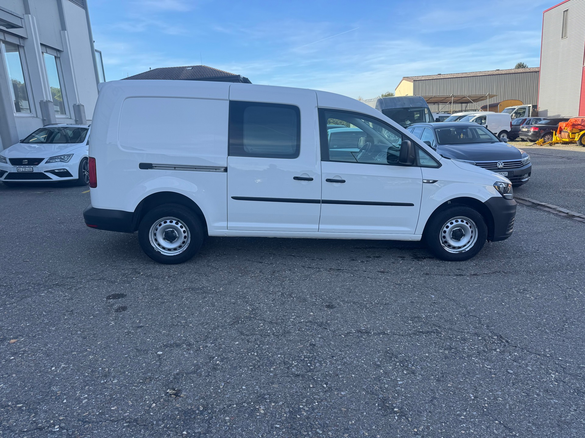 VW Caddy Maxi 2.0TDI Entry BlueMotion Technology-image-6