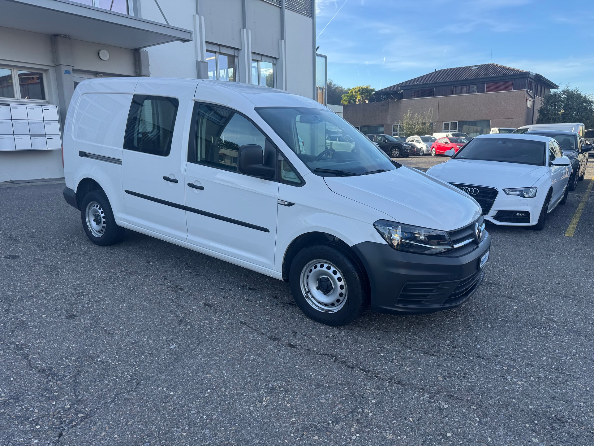 VW Caddy Maxi 2.0TDI Entry BlueMotion Technology-image-3