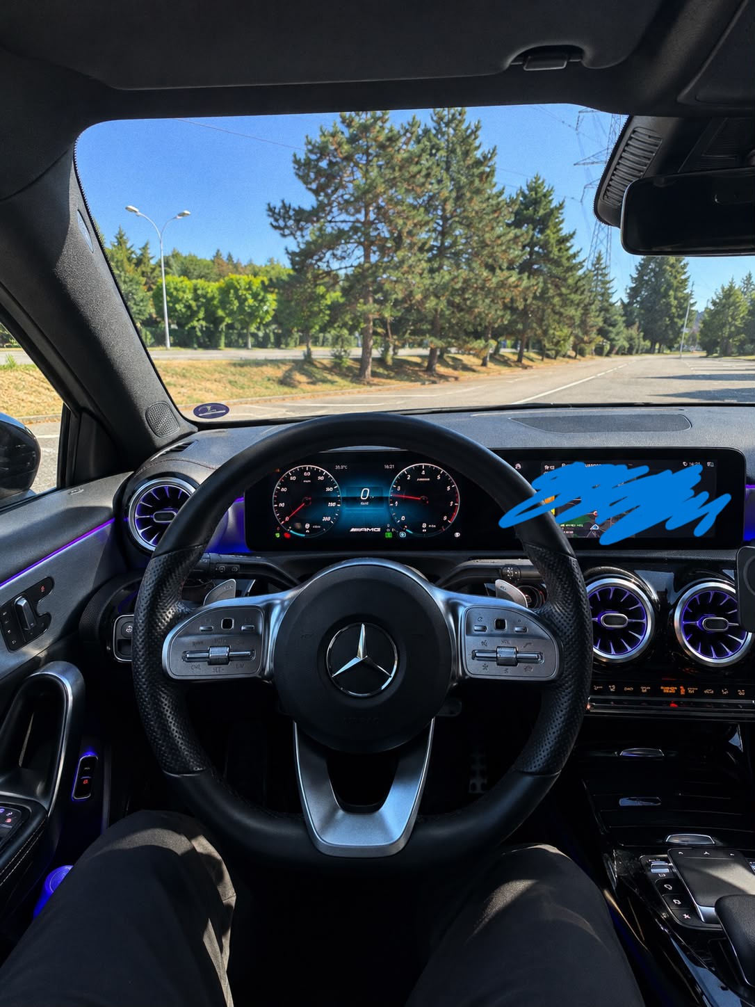 MERCEDES-BENZ A 250 e AMG Line-image-5