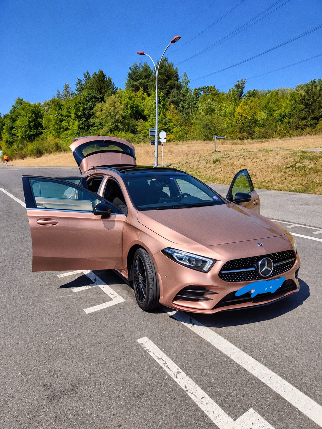 MERCEDES-BENZ A 250 e AMG Line-image-3