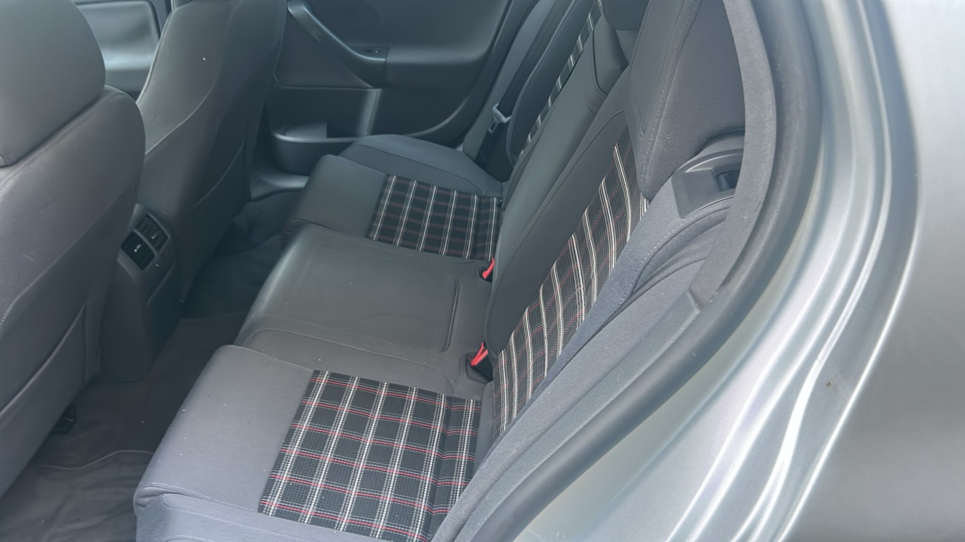 VW Golf 2.0 TFSI GTI-image-10