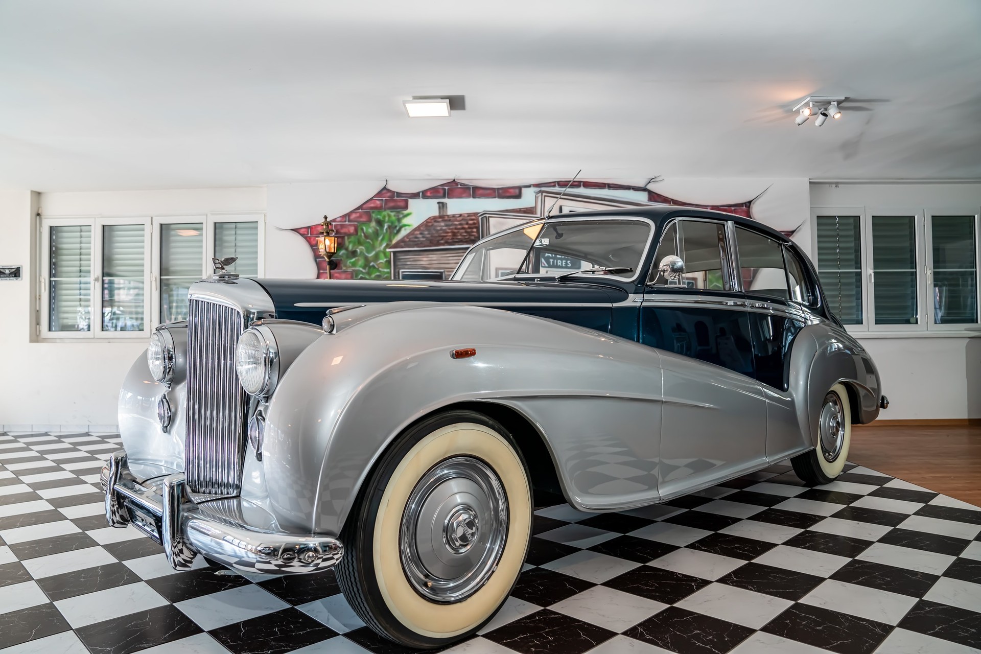 BENTLEY 1952 Bentley MK VI HJ Mulliner Lightweight-image-0