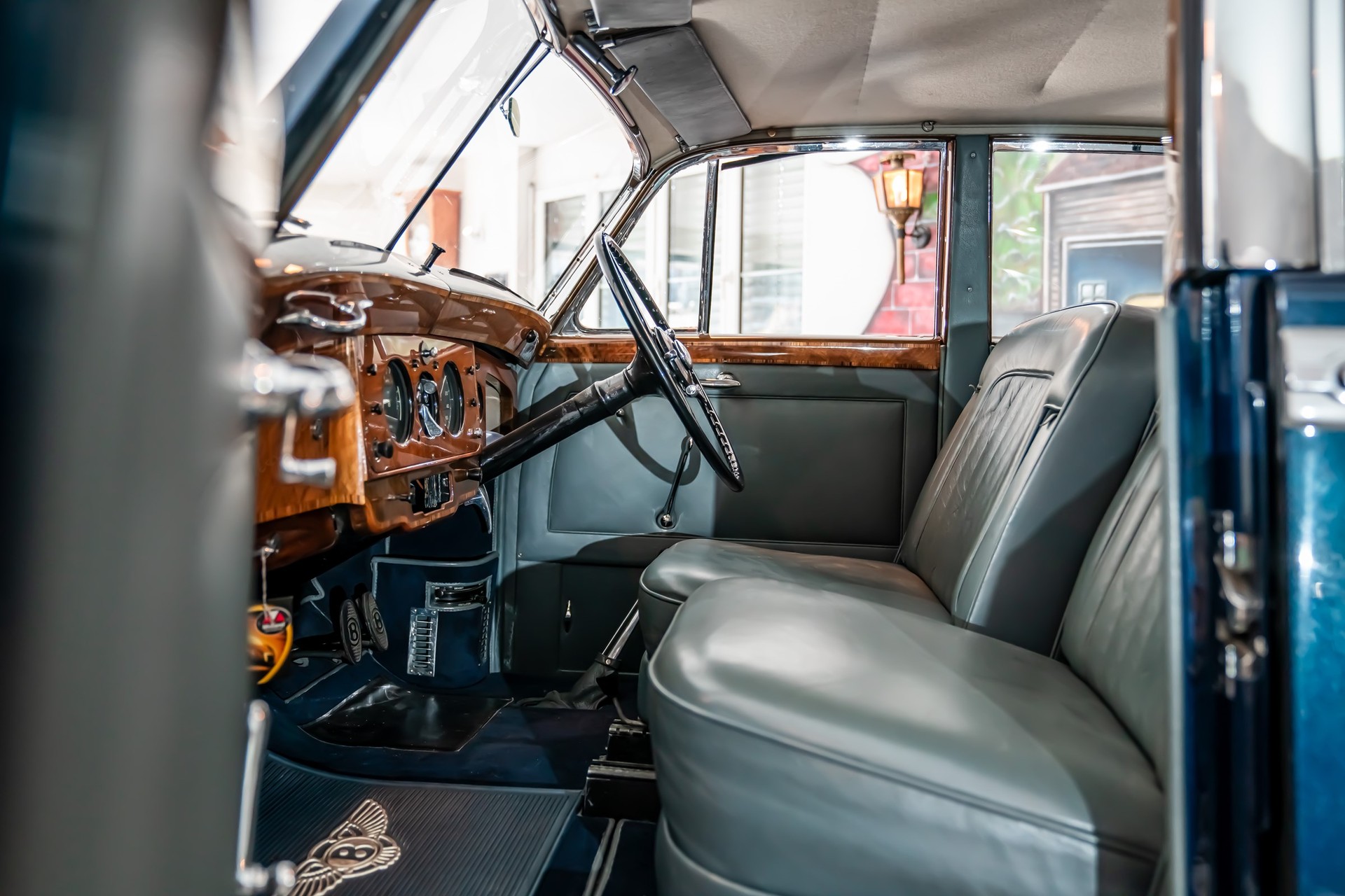 BENTLEY 1952 Bentley MK VI HJ Mulliner Lightweight-image-2