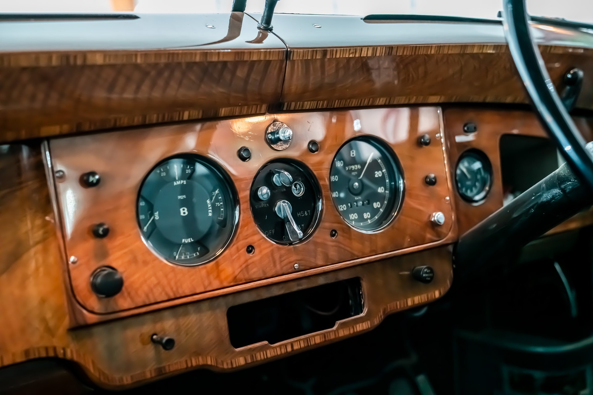 BENTLEY 1952 Bentley MK VI HJ Mulliner Lightweight-image-10
