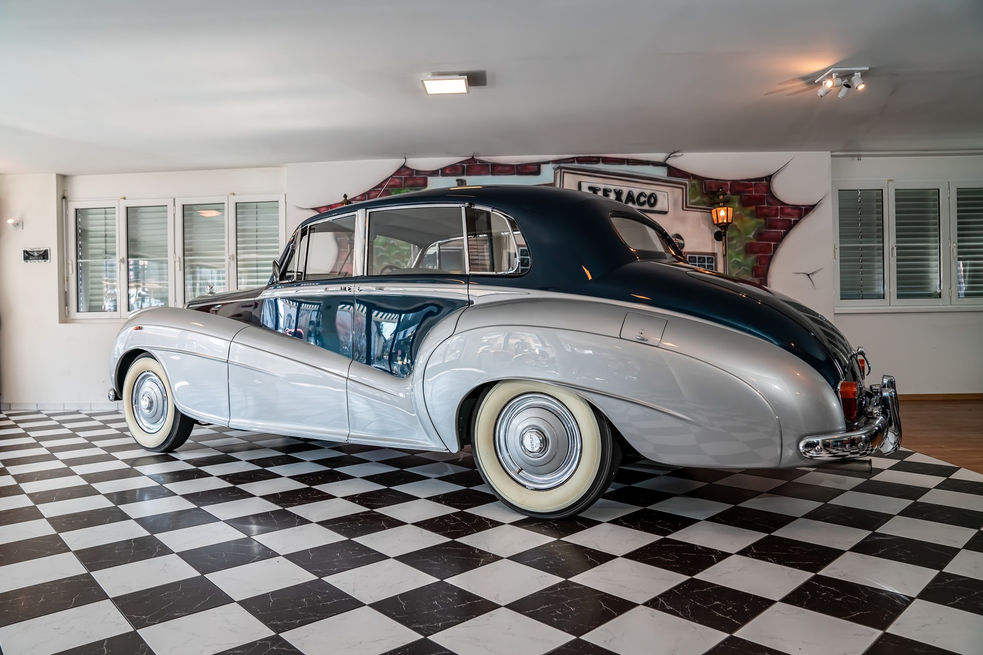 BENTLEY 1952 Bentley MK VI HJ Mulliner Lightweight-image-12