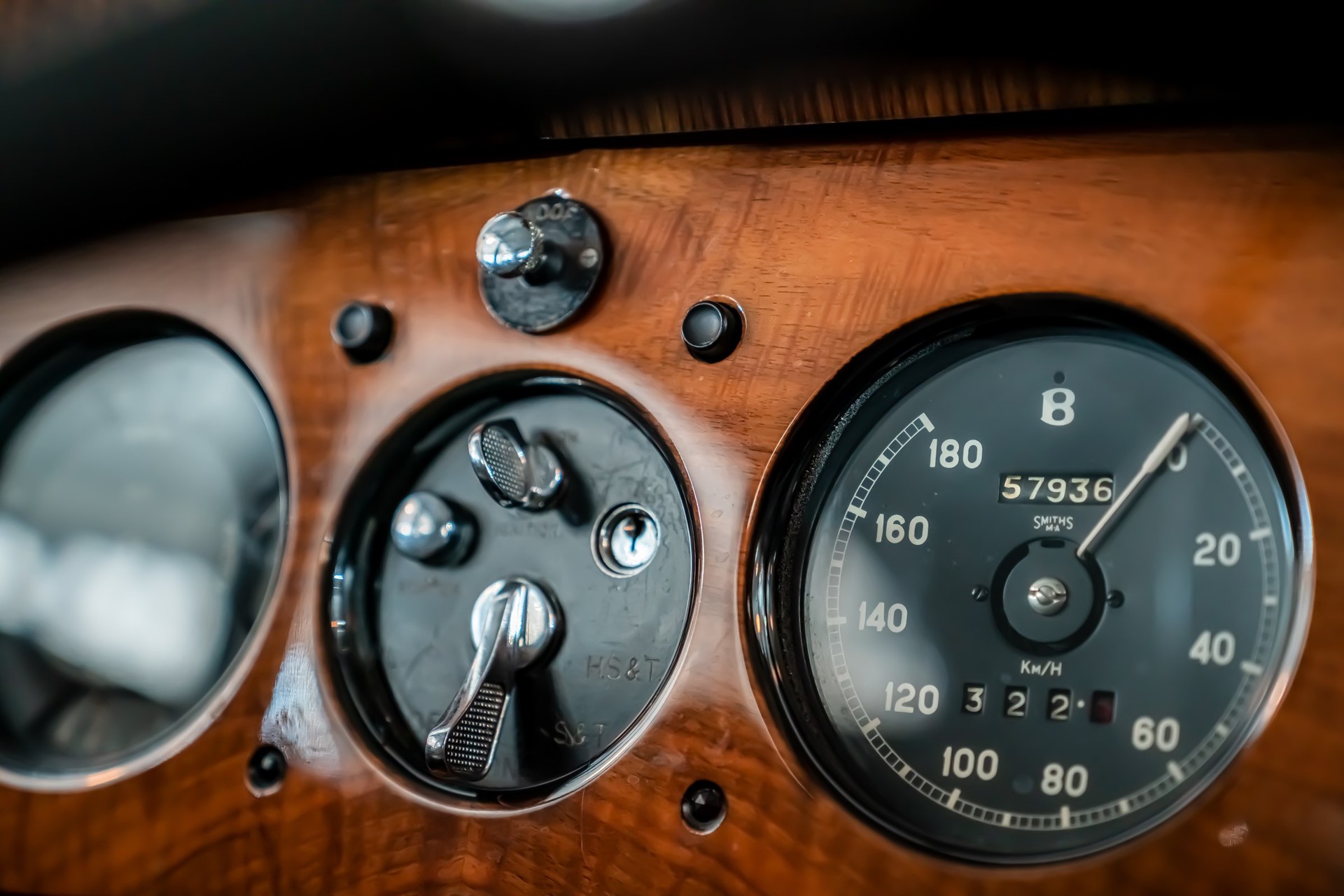 BENTLEY 1952 Bentley MK VI HJ Mulliner Lightweight-image-15