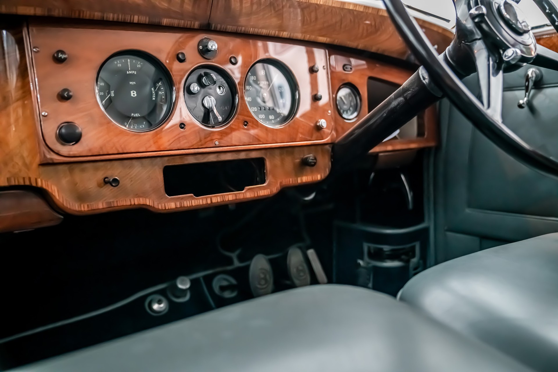 BENTLEY 1952 Bentley MK VI HJ Mulliner Lightweight-image-5