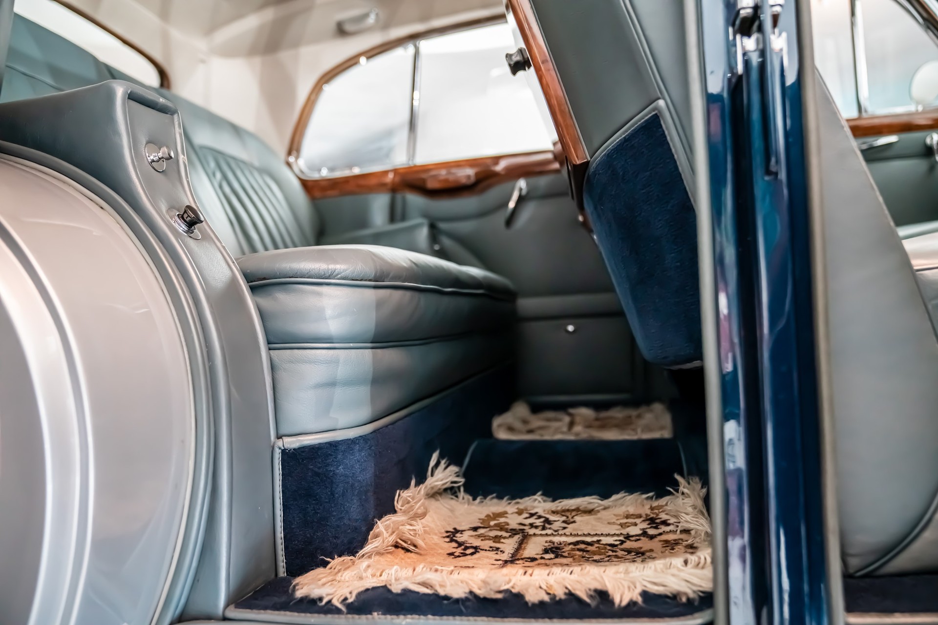 BENTLEY 1952 Bentley MK VI HJ Mulliner Lightweight-image-6