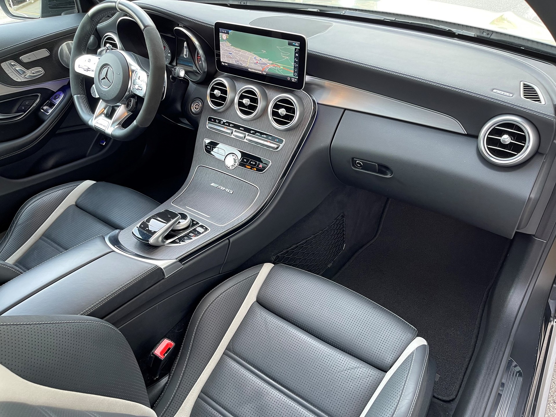 MERCEDES-BENZ C 63 S AMG 9G-tronic-image-11