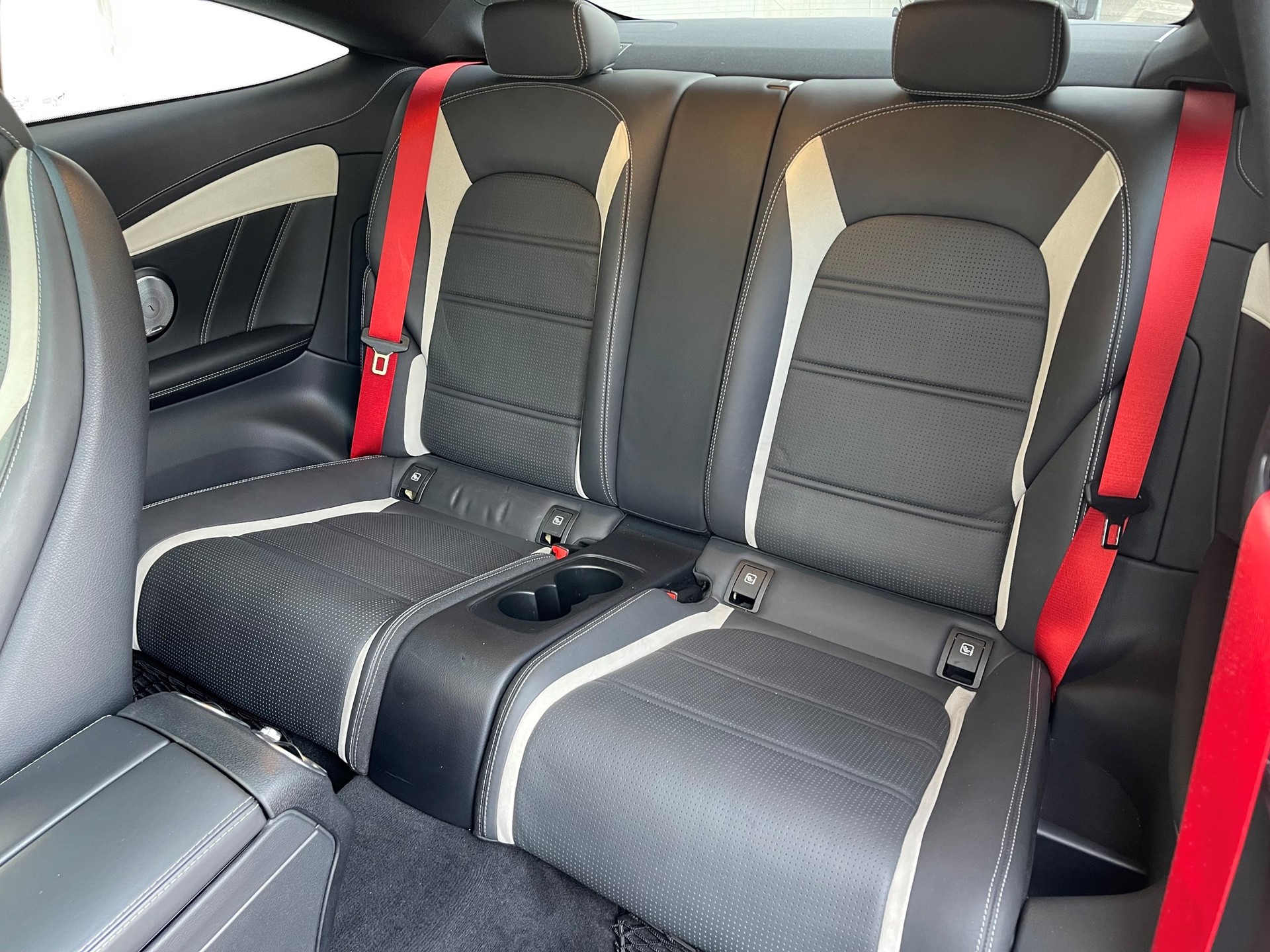 MERCEDES-BENZ C 63 S AMG 9G-tronic-image-13