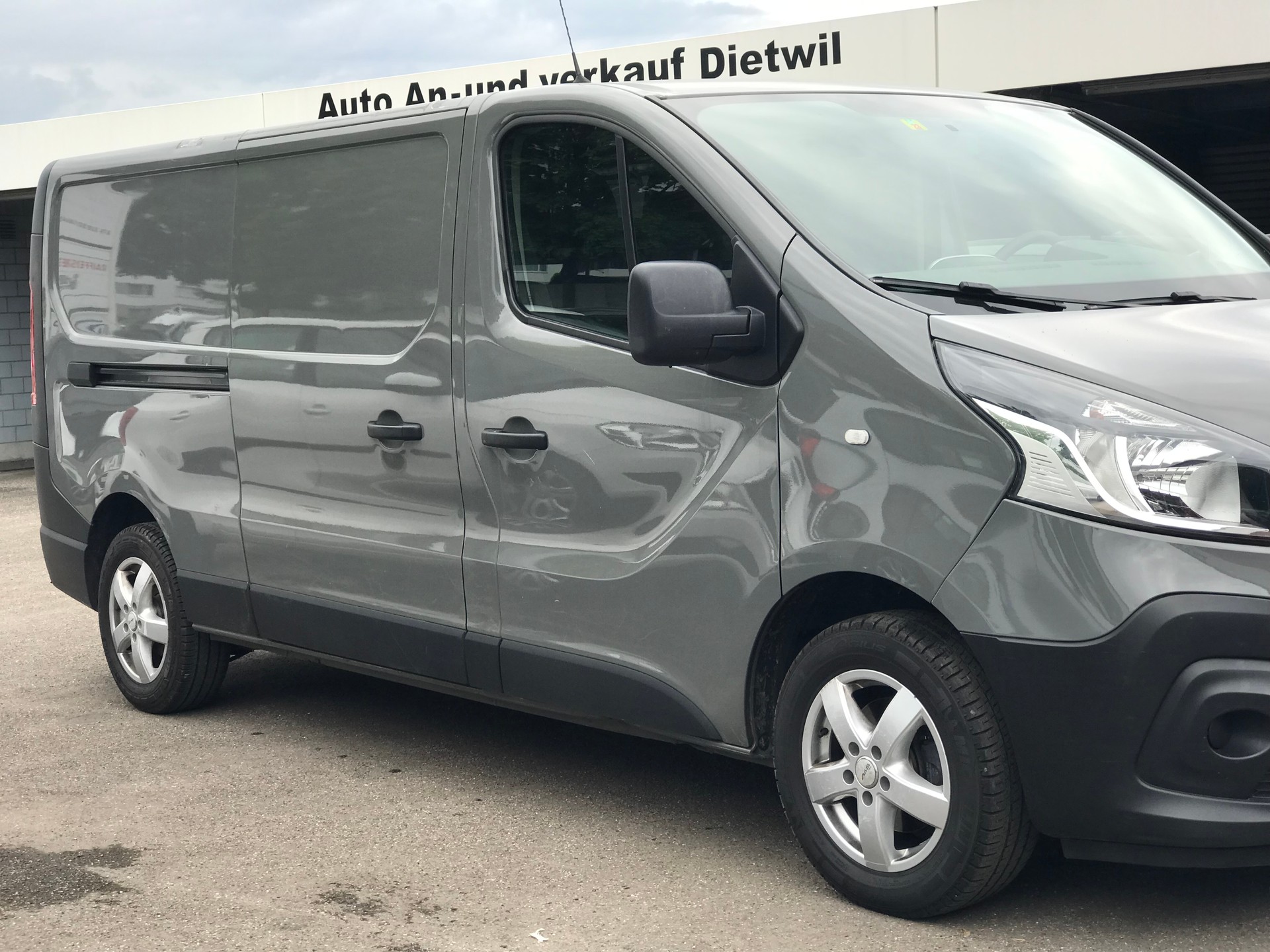 RENAULT Trafic 1.6 ENERGY TwinT. dCi145 2.9t Busin. L2H1-image-2