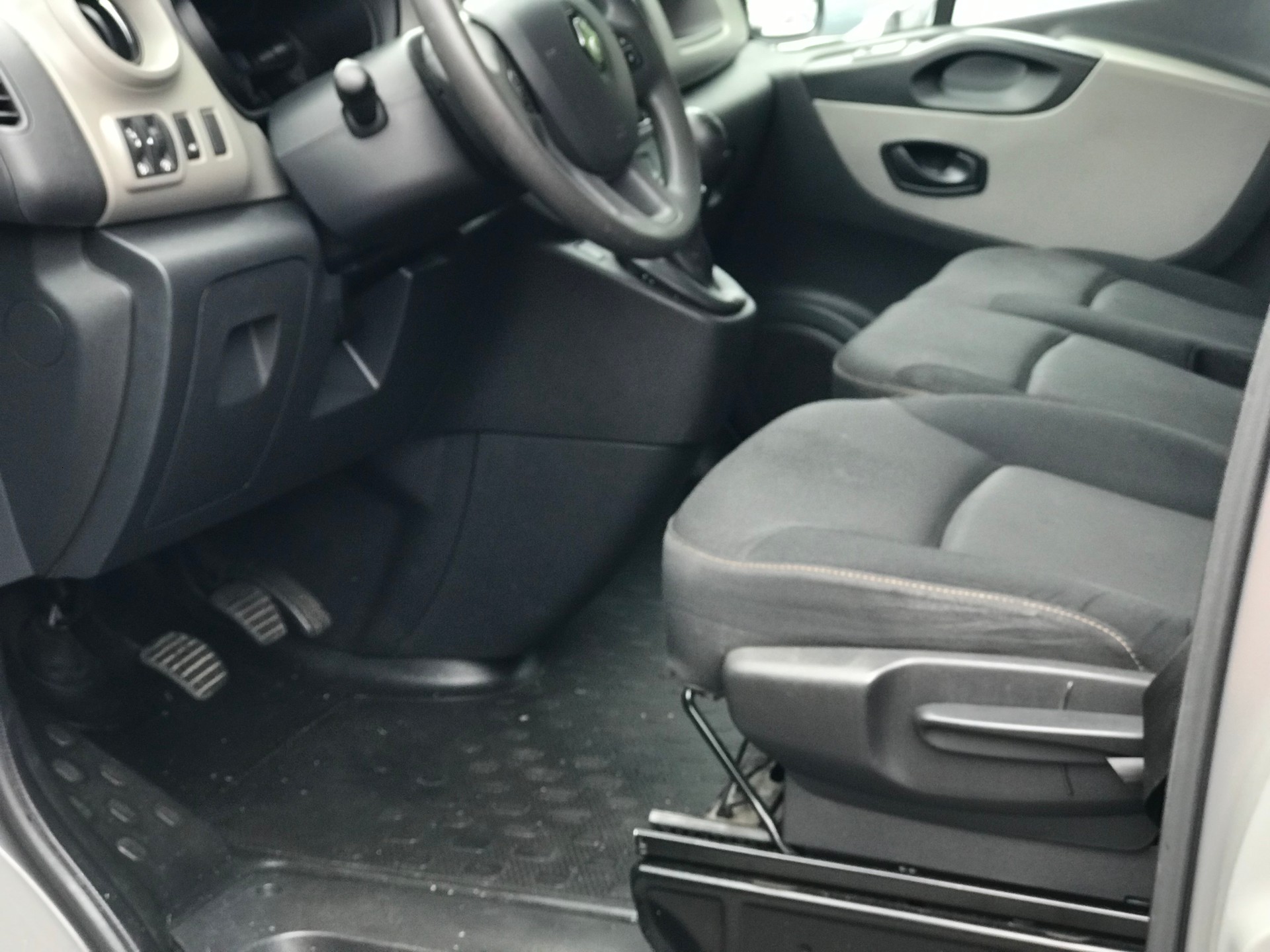 RENAULT Trafic 1.6 ENERGY TwinT. dCi145 2.9t Busin. L2H1-image-13