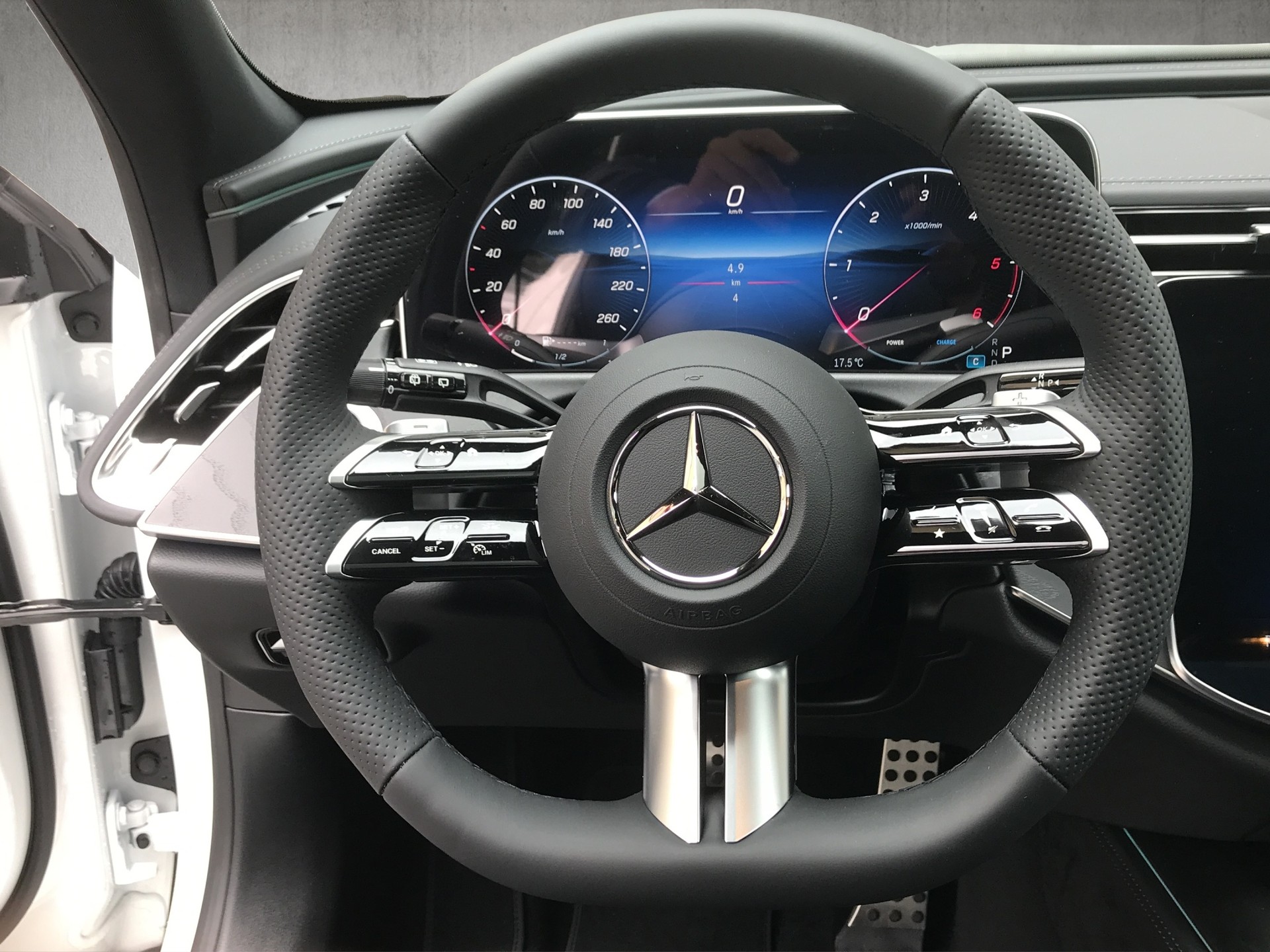 MERCEDES-BENZ E 220 d T 4Matic 9G-Tronic-image-10