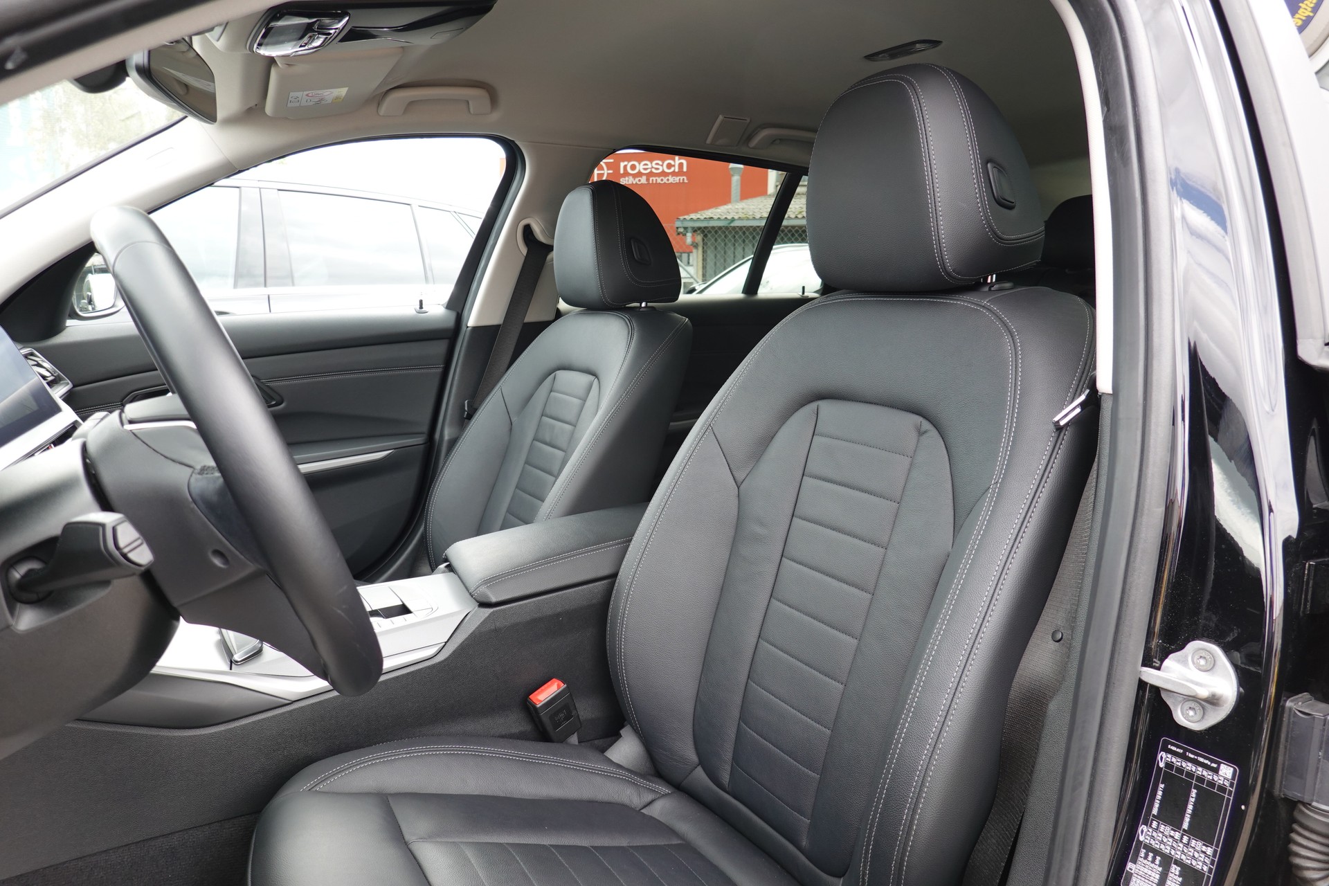 BMW 330i - TOURING - XDRIVE - "ADVANTAGE" - STEPTRONIC - 258 PS-image-12