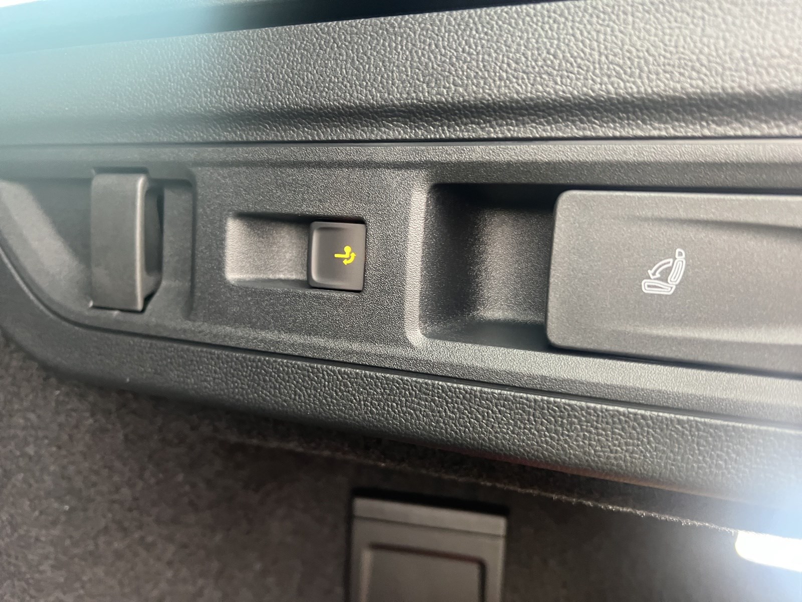 VW Passat Variant 1.5 TSI evo2 Plug-In- Hybrid R-Line DSG-image-13