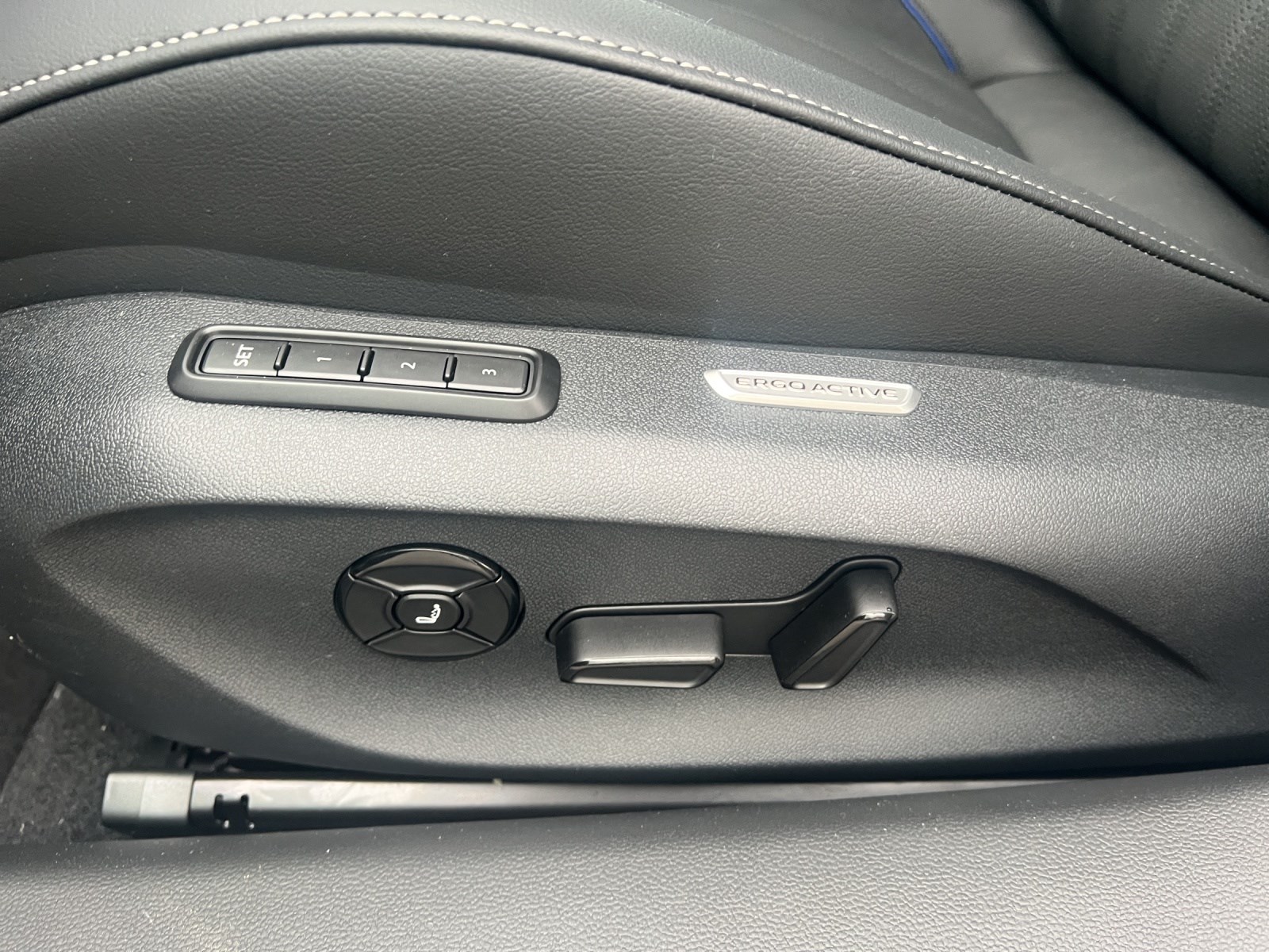 VW Passat Variant 1.5 TSI evo2 Plug-In- Hybrid R-Line DSG-image-14