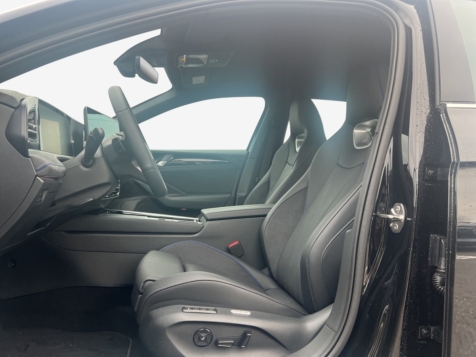 VW Passat Variant 1.5 TSI evo2 Plug-In- Hybrid R-Line DSG-image-7