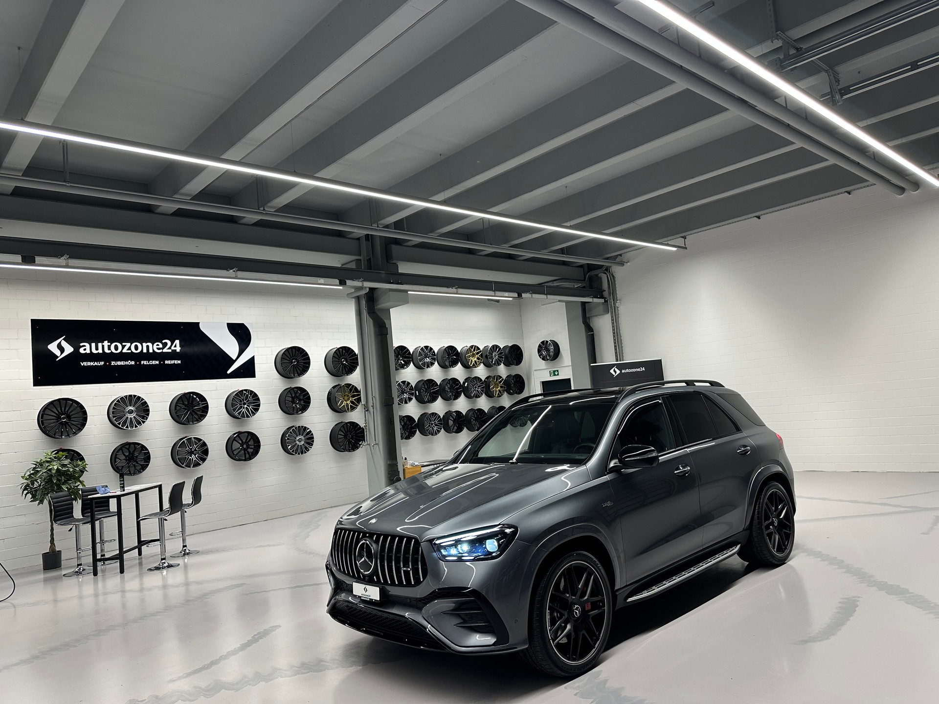 MERCEDES-BENZ GLE 53 AMG 4matic+ *CH-Auto*Gratis Service*MSI Plus Garantie bis 8.2027*Top Ausstattung*Carbon*-showroom-element-1