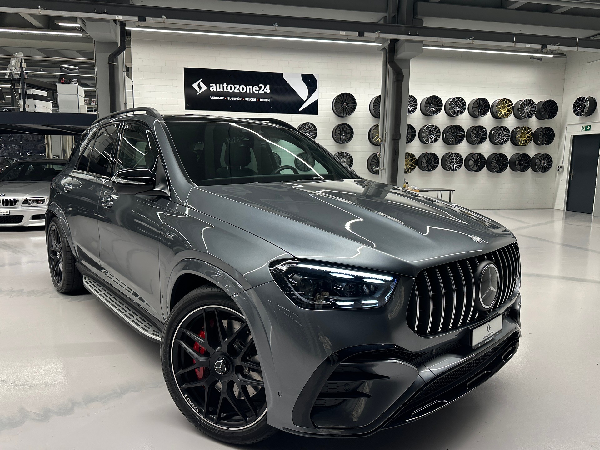 MERCEDES-BENZ GLE 53 AMG 4matic+ *CH-Auto*Gratis Service*MSI Plus Garantie bis 8.2027*Top Ausstattung*Carbon*