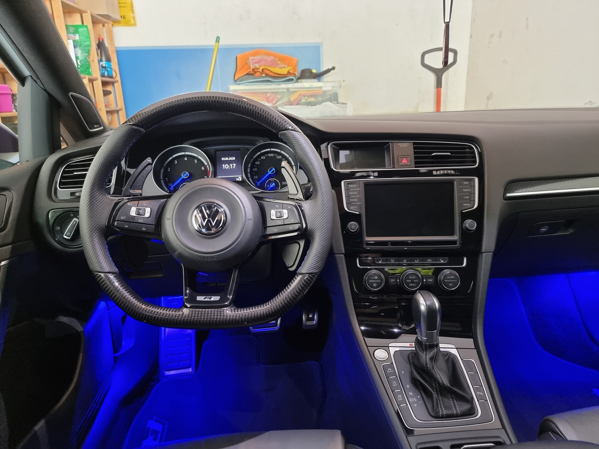 VW Golf 2.0 TSI R 4Motion DSG-image-4