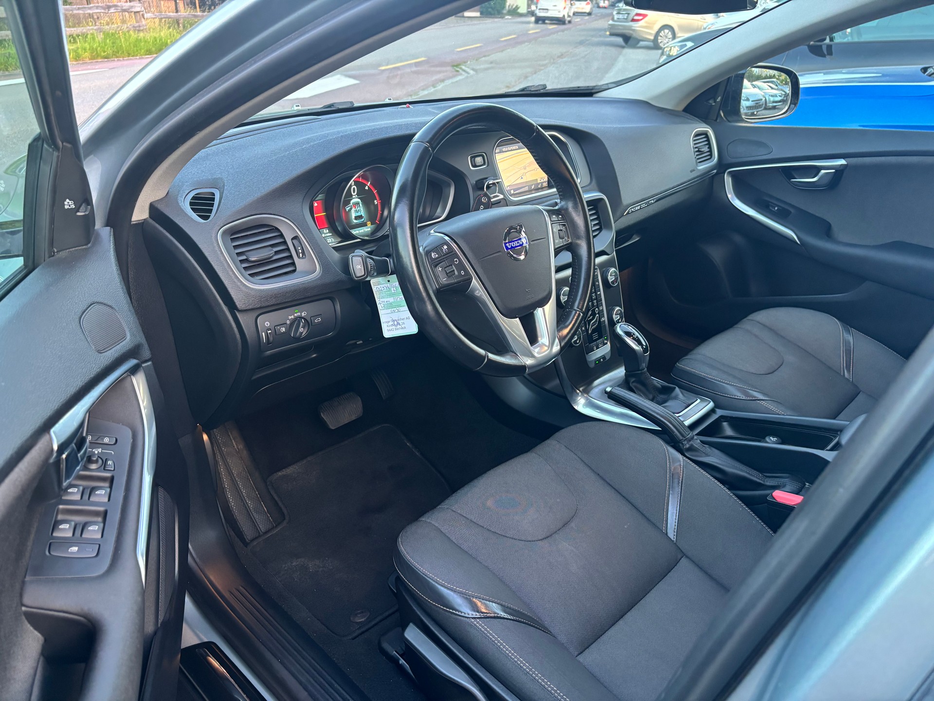 VOLVO V40 Cross Country D4 Summum Geartronic-image-7