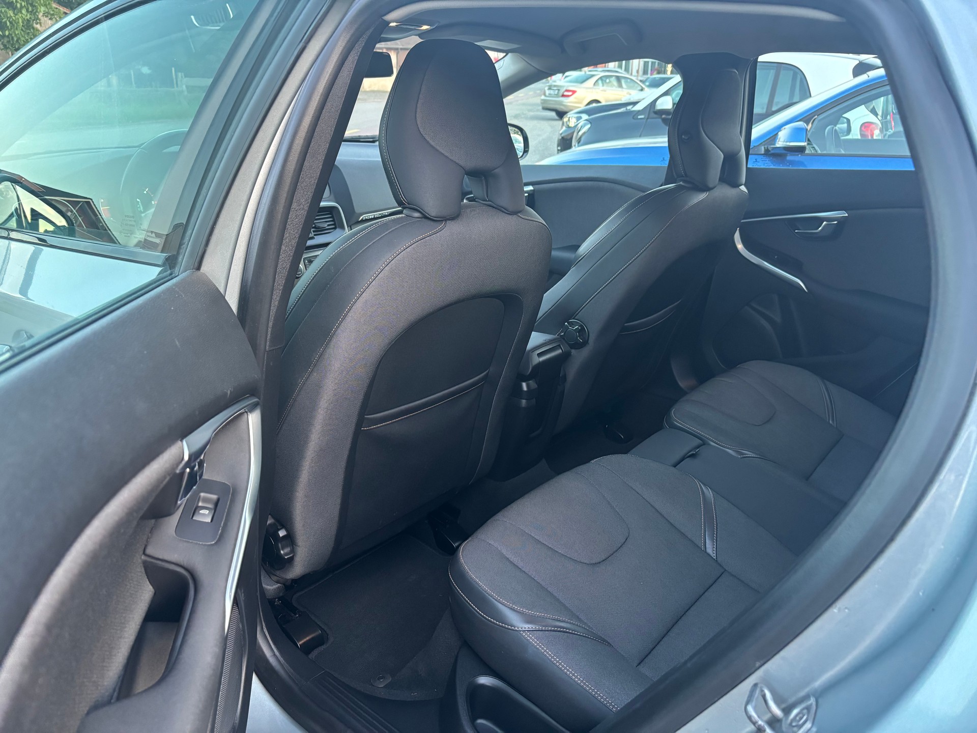 VOLVO V40 Cross Country D4 Summum Geartronic-image-8