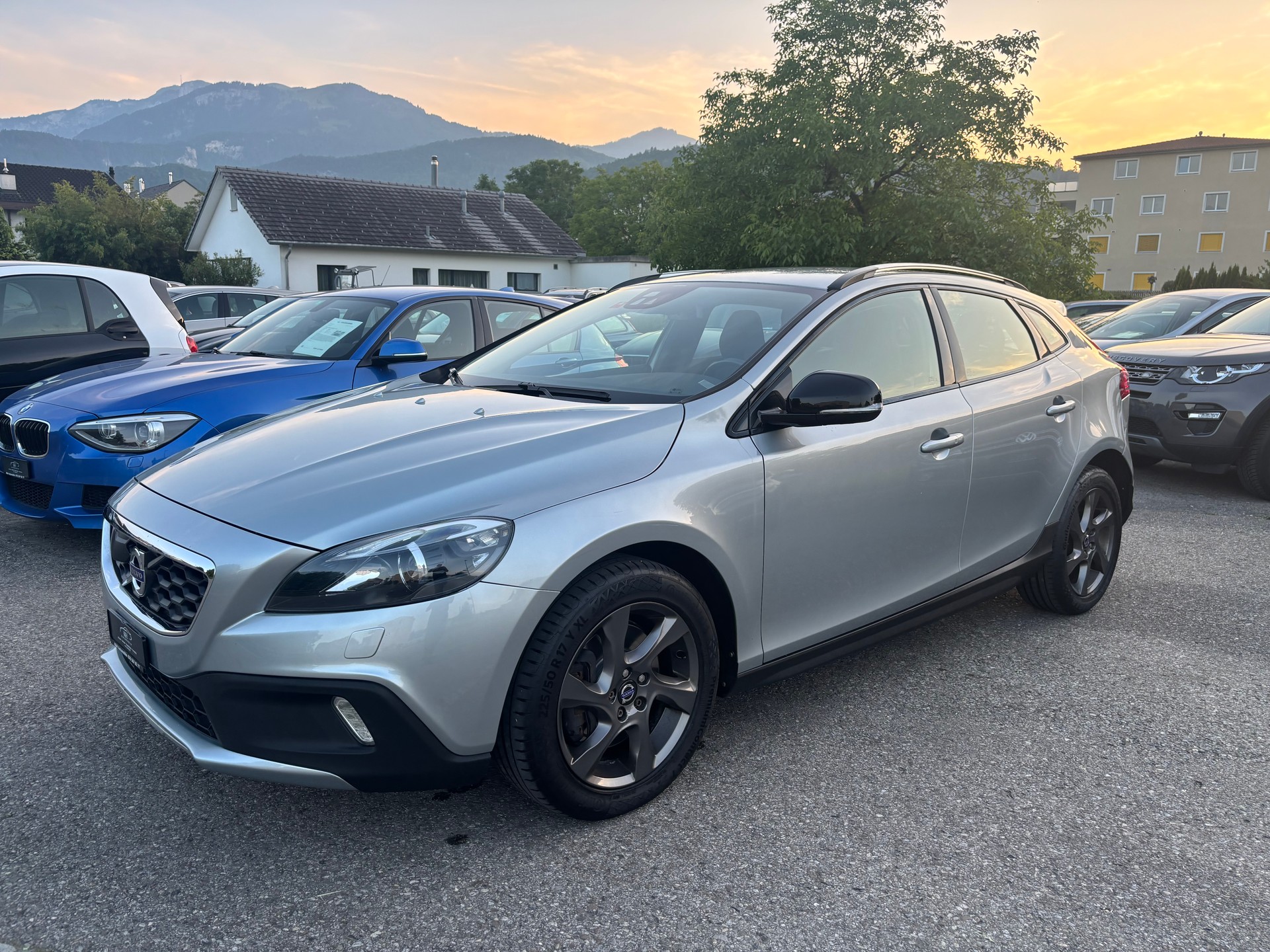 VOLVO V40 Cross Country D4 Summum Geartronic-image-1