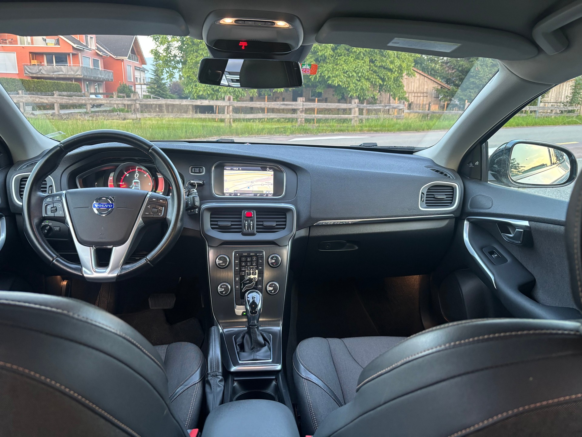VOLVO V40 Cross Country D4 Summum Geartronic-image-9