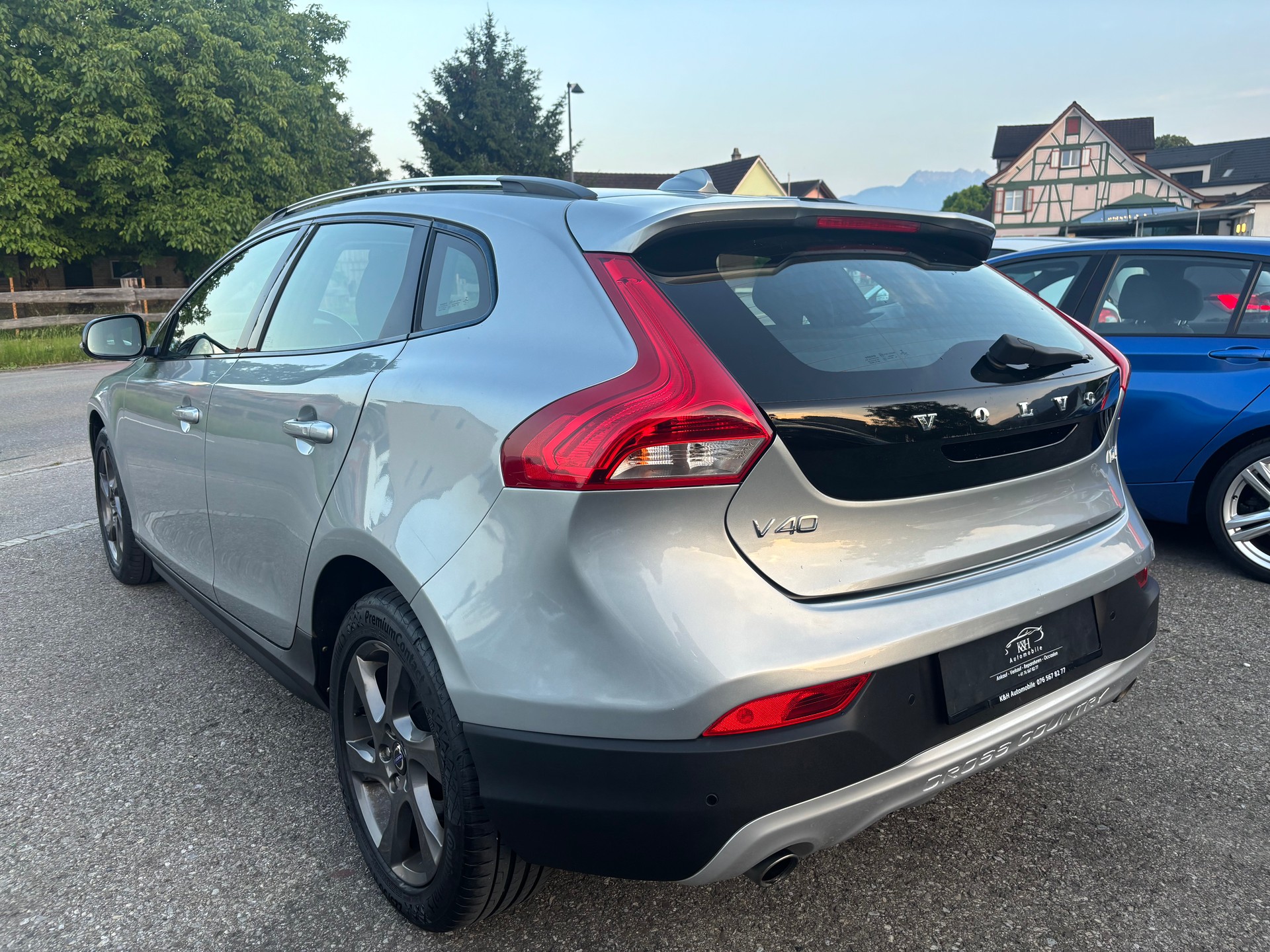 VOLVO V40 Cross Country D4 Summum Geartronic-image-4
