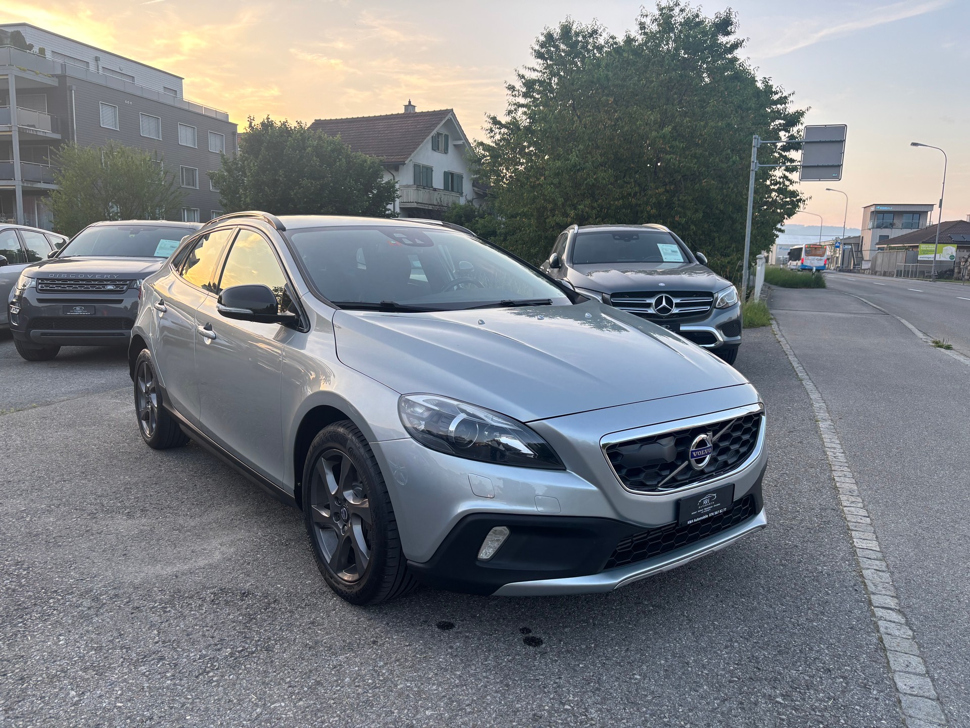 VOLVO V40 Cross Country D4 Summum Geartronic-image-2