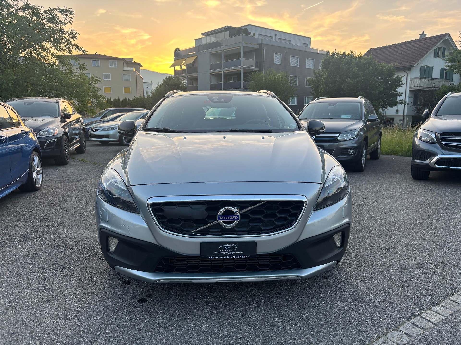 VOLVO V40 Cross Country D4 Summum Geartronic-image-0