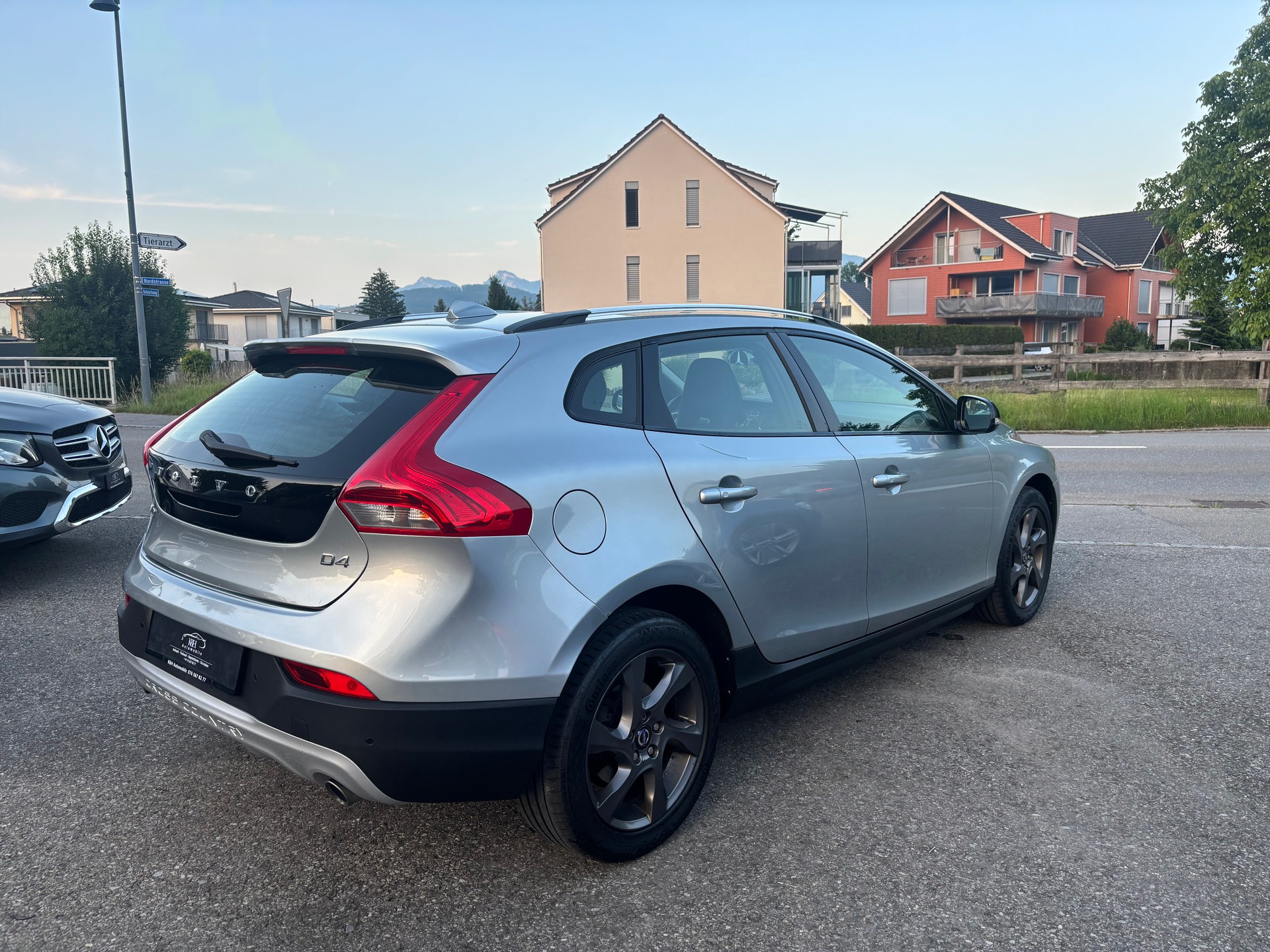 VOLVO V40 Cross Country D4 Summum Geartronic-image-5
