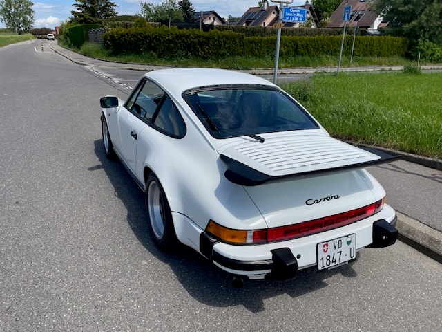 PORSCHE 911 Carrera-image-4
