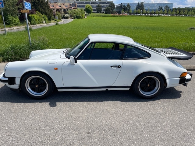 PORSCHE 911 Carrera-image-2