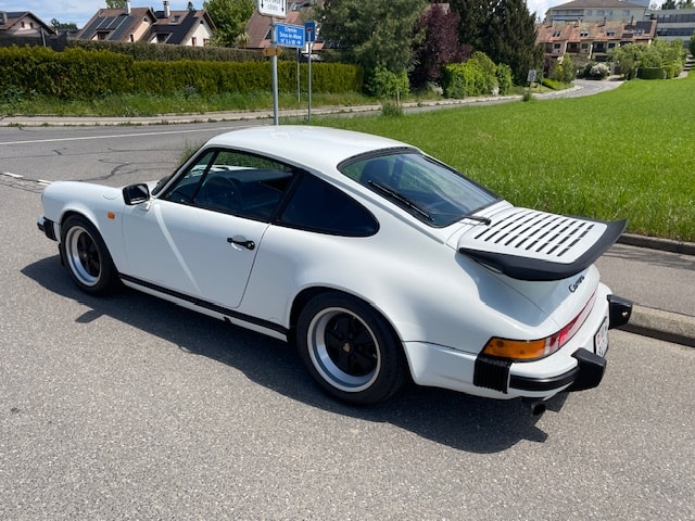 PORSCHE 911 Carrera-image-3