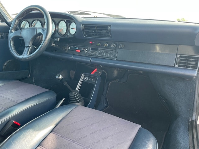 PORSCHE 911 Carrera-image-8
