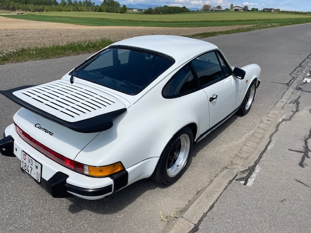 PORSCHE 911 Carrera-image-5