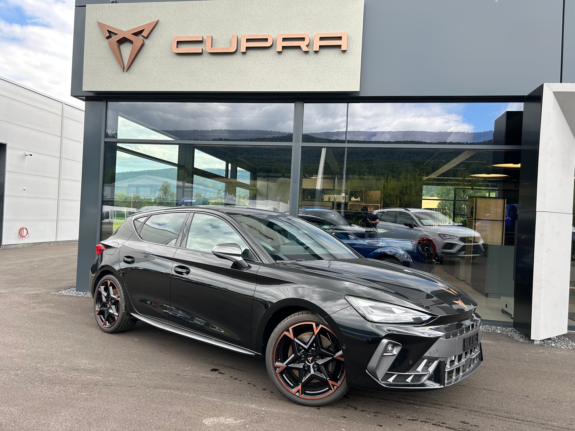 CUPRA LEON-image-2