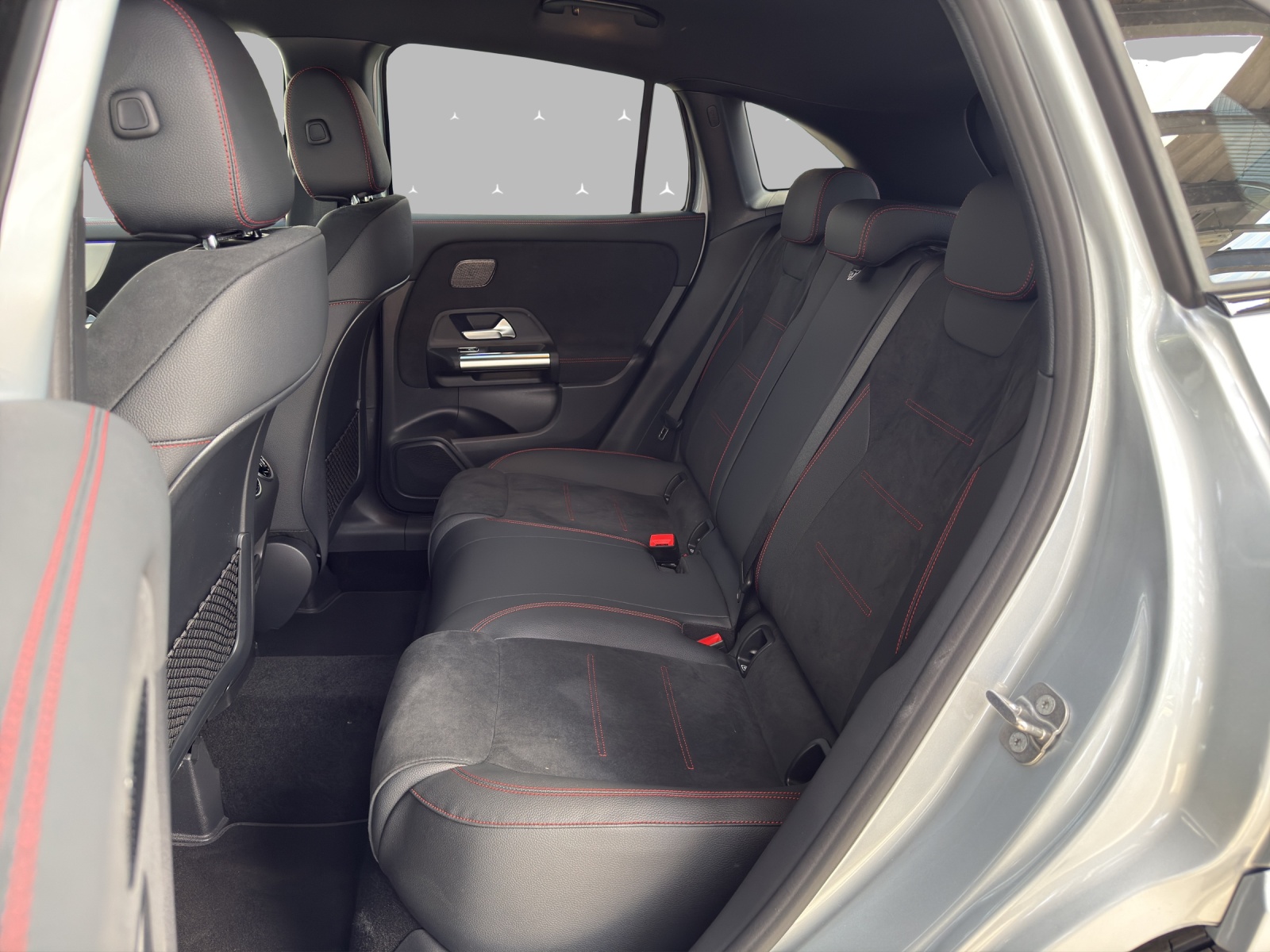 MERCEDES-BENZ GLA 250 e 8G-DCT-image-9