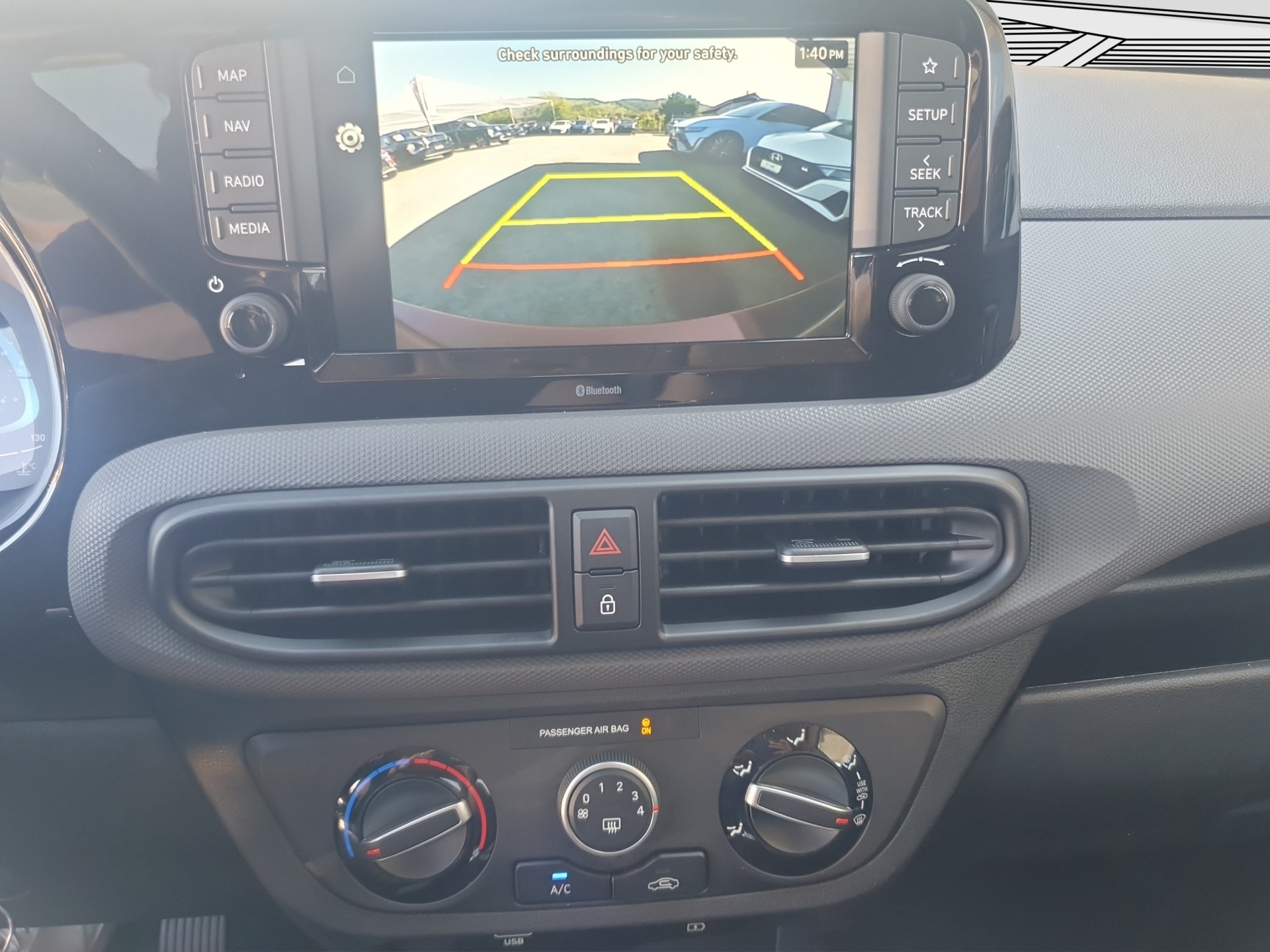 HYUNDAI i10 1.2 Amplia Facelift 2025-image-8