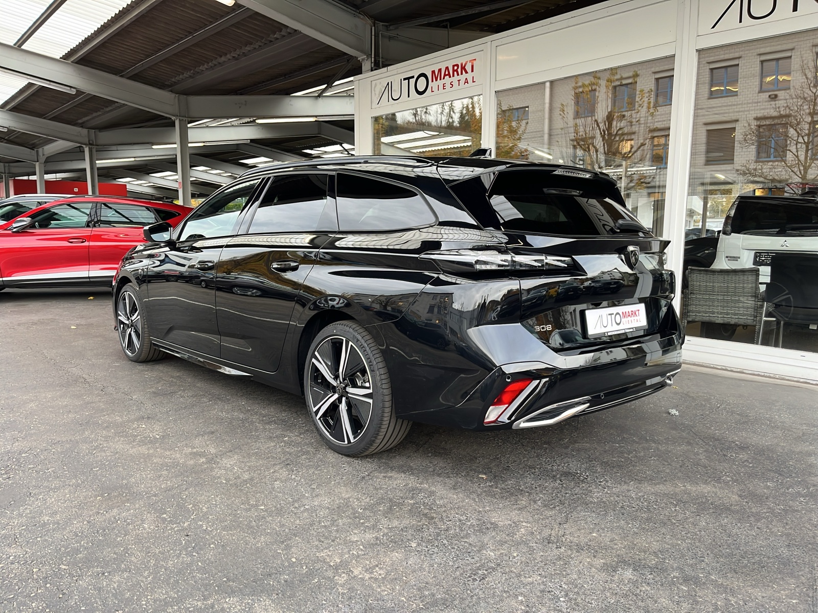 PEUGEOT 308 SW 1.2 Pure Tech GT EAT8-image-2