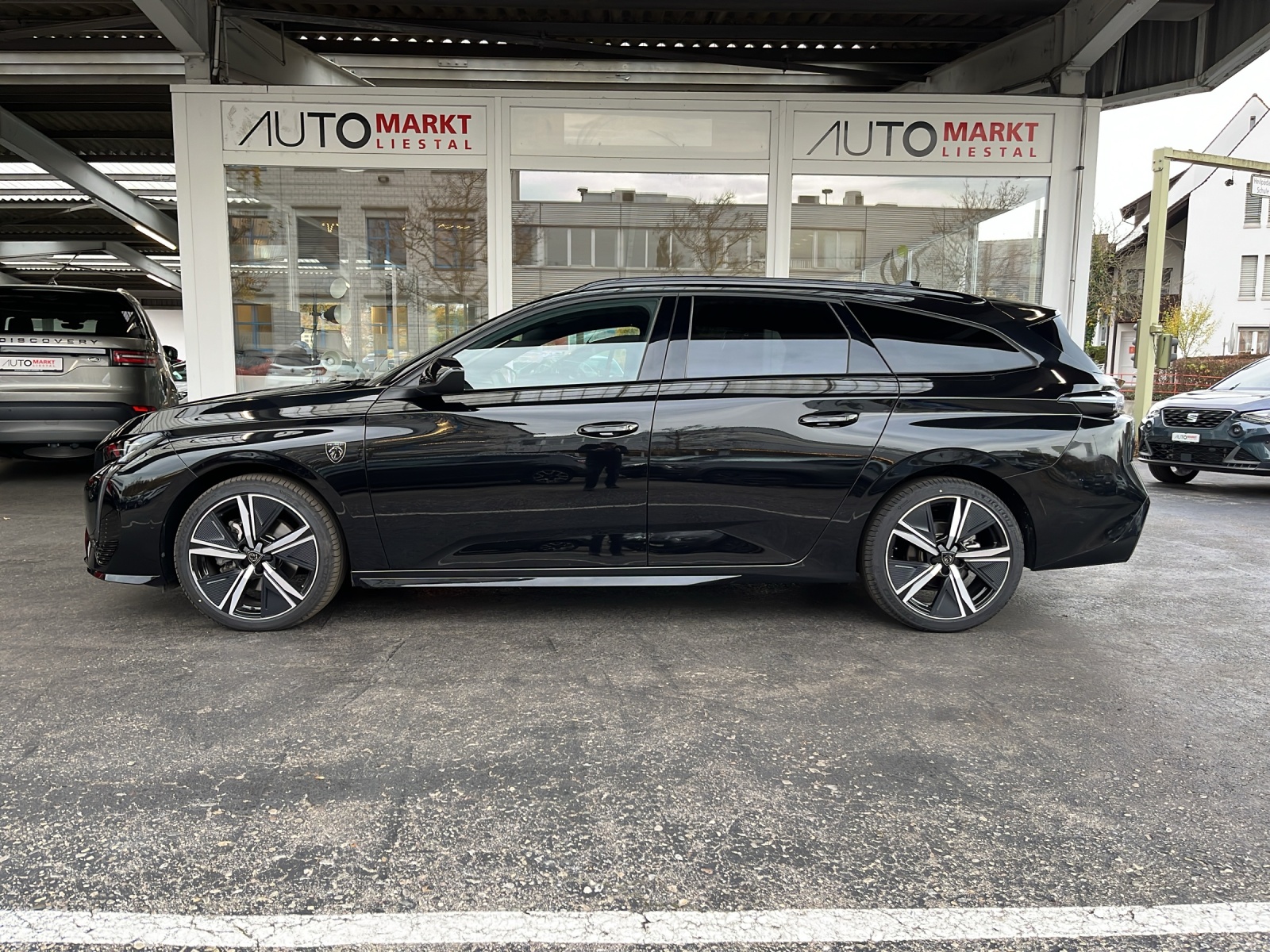 PEUGEOT 308 SW 1.2 Pure Tech GT EAT8-image-1