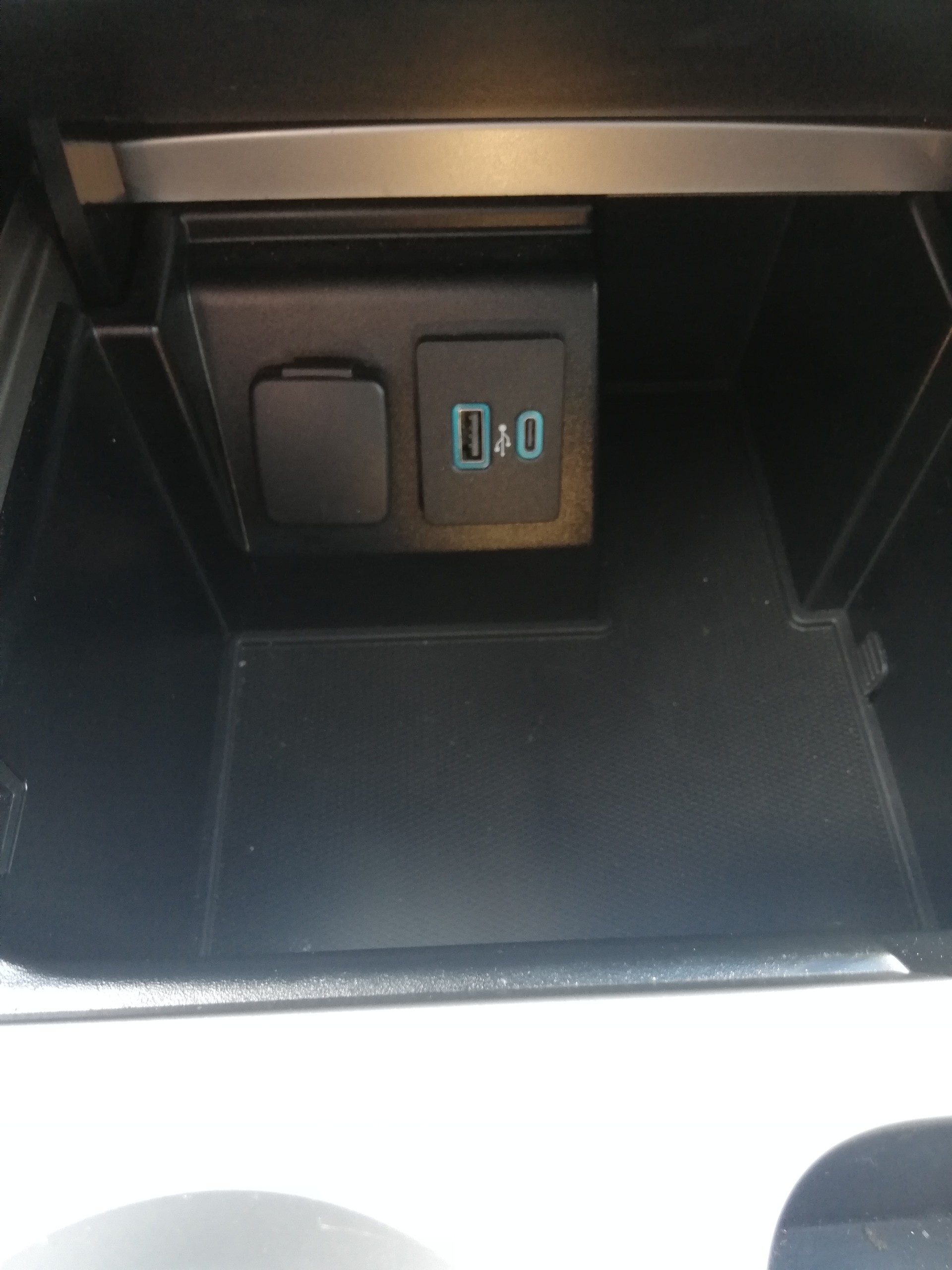 FORD Explorer (A) 3.0 V6 Plug-in Hybrid ST-Line-image-24