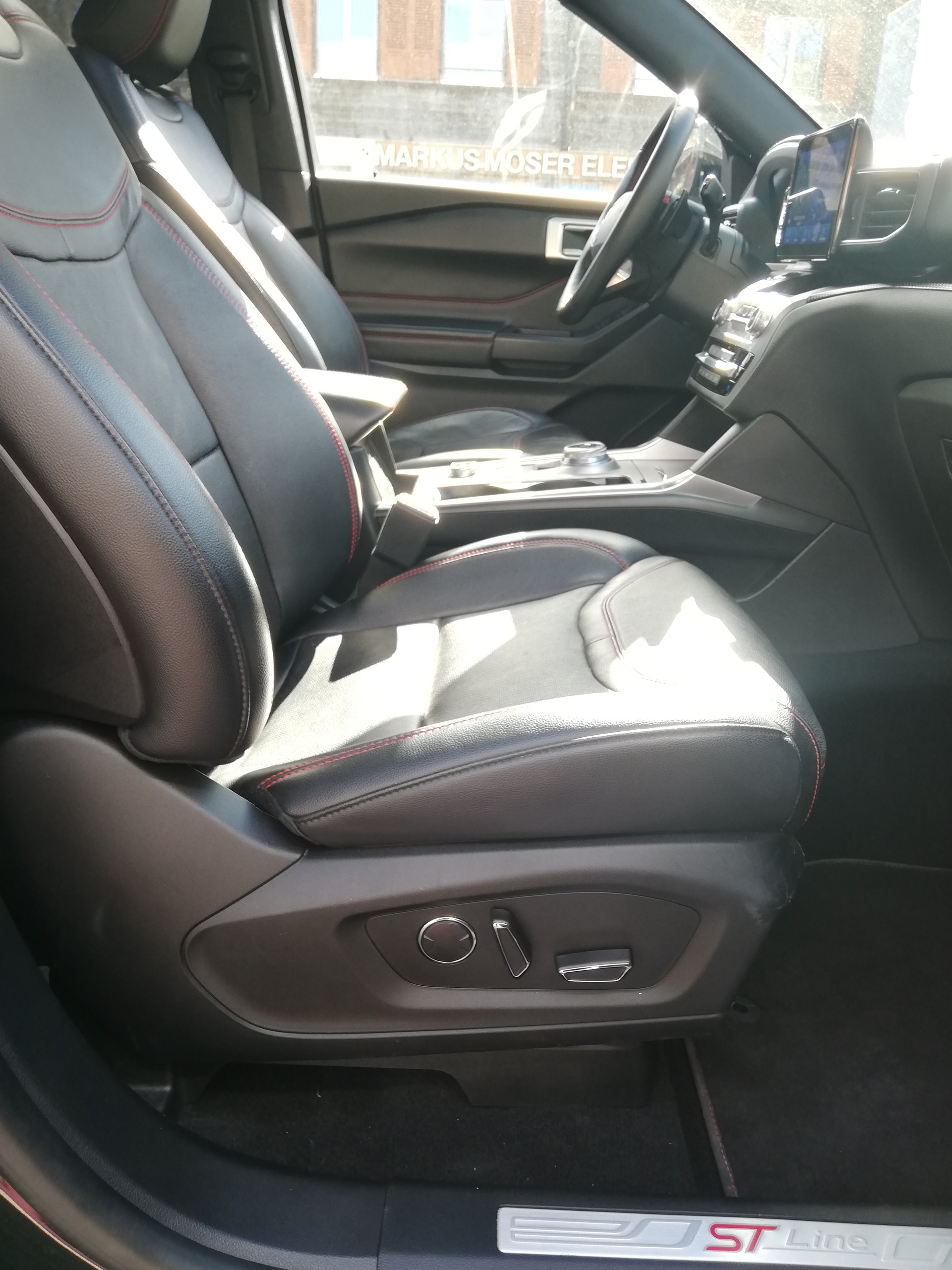 FORD Explorer (A) 3.0 V6 Plug-in Hybrid ST-Line-image-12