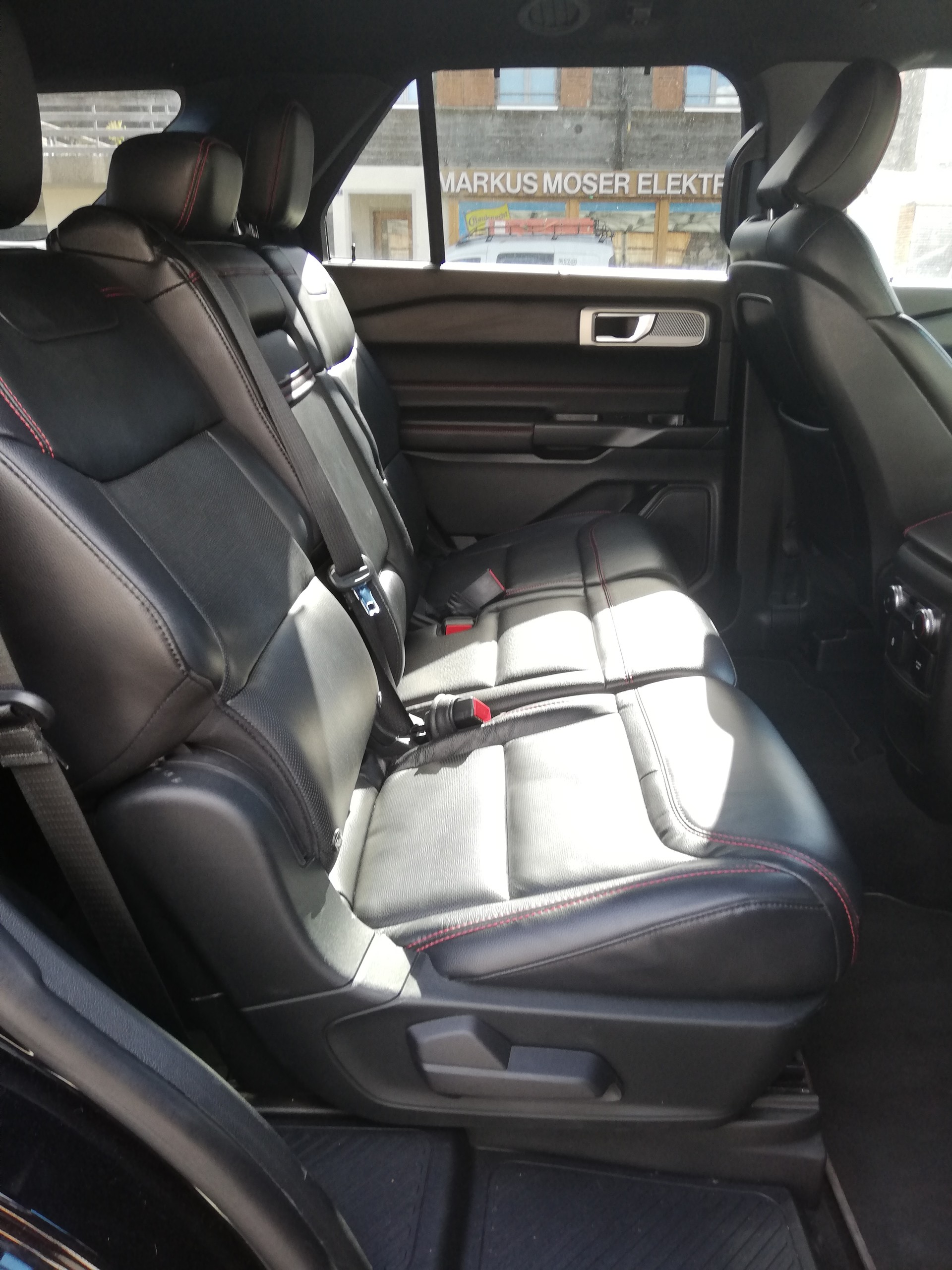 FORD Explorer (A) 3.0 V6 Plug-in Hybrid ST-Line-image-6